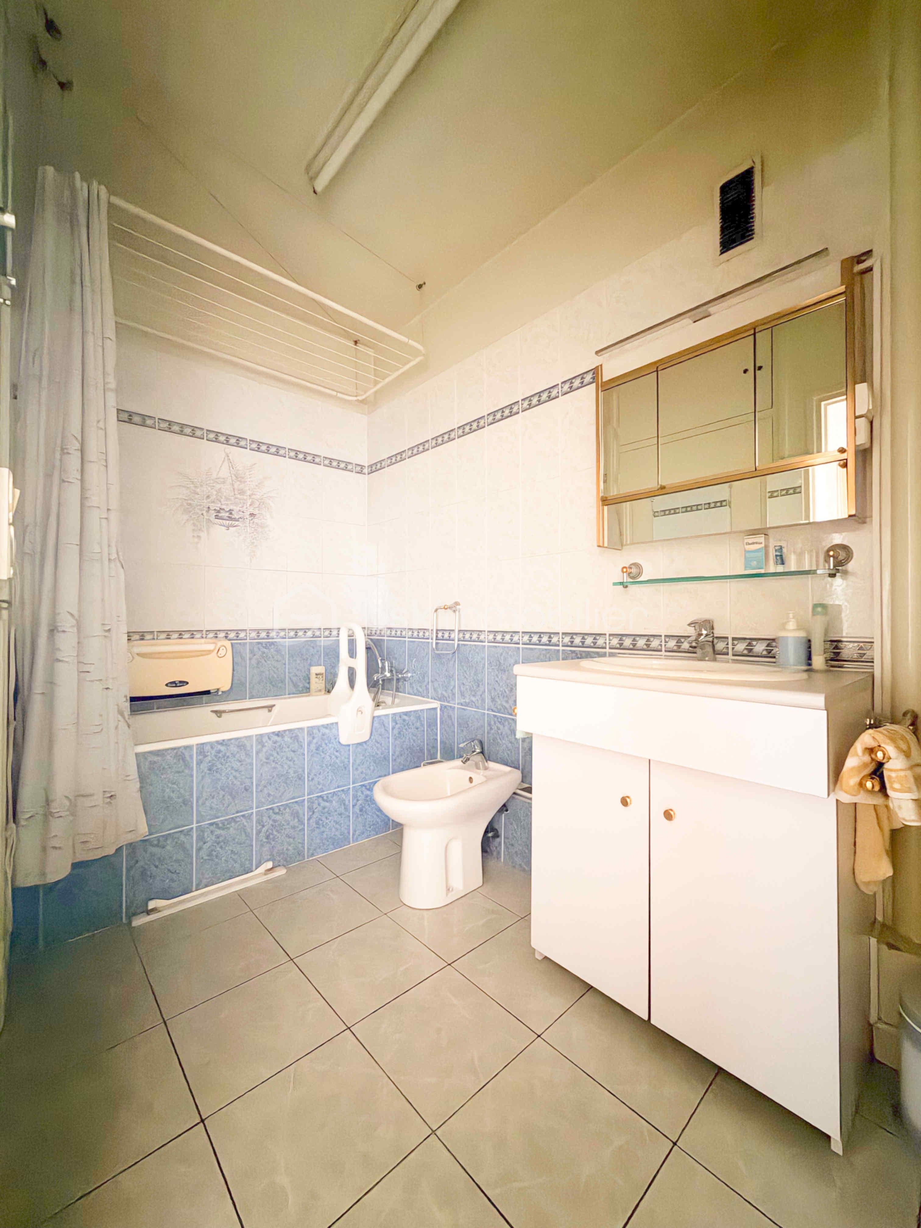 appartement-levallois-perret-salle-de-bains-baignoire.jpg