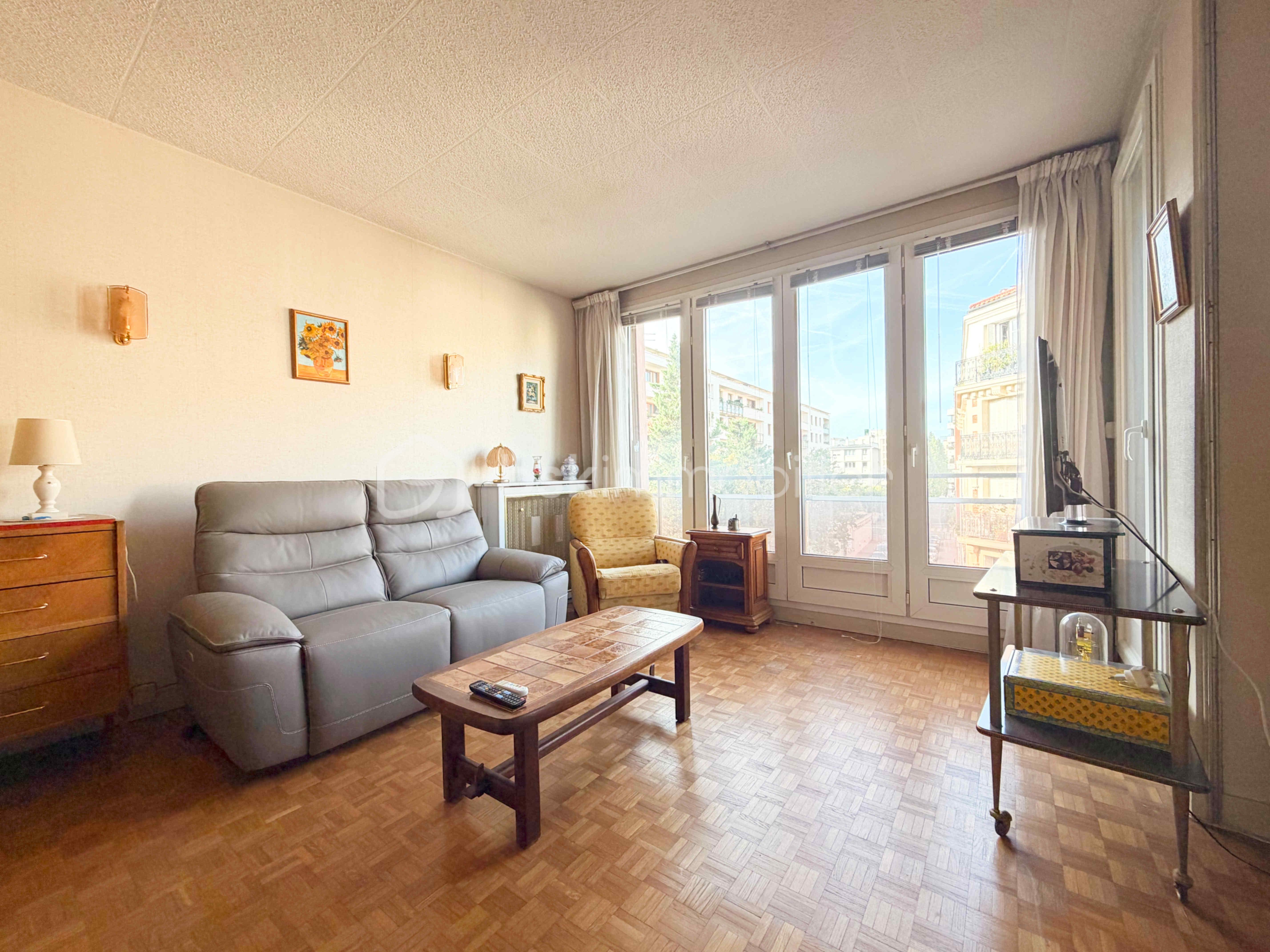 appartement-levallois-perret-sejour-lumineux.jpg