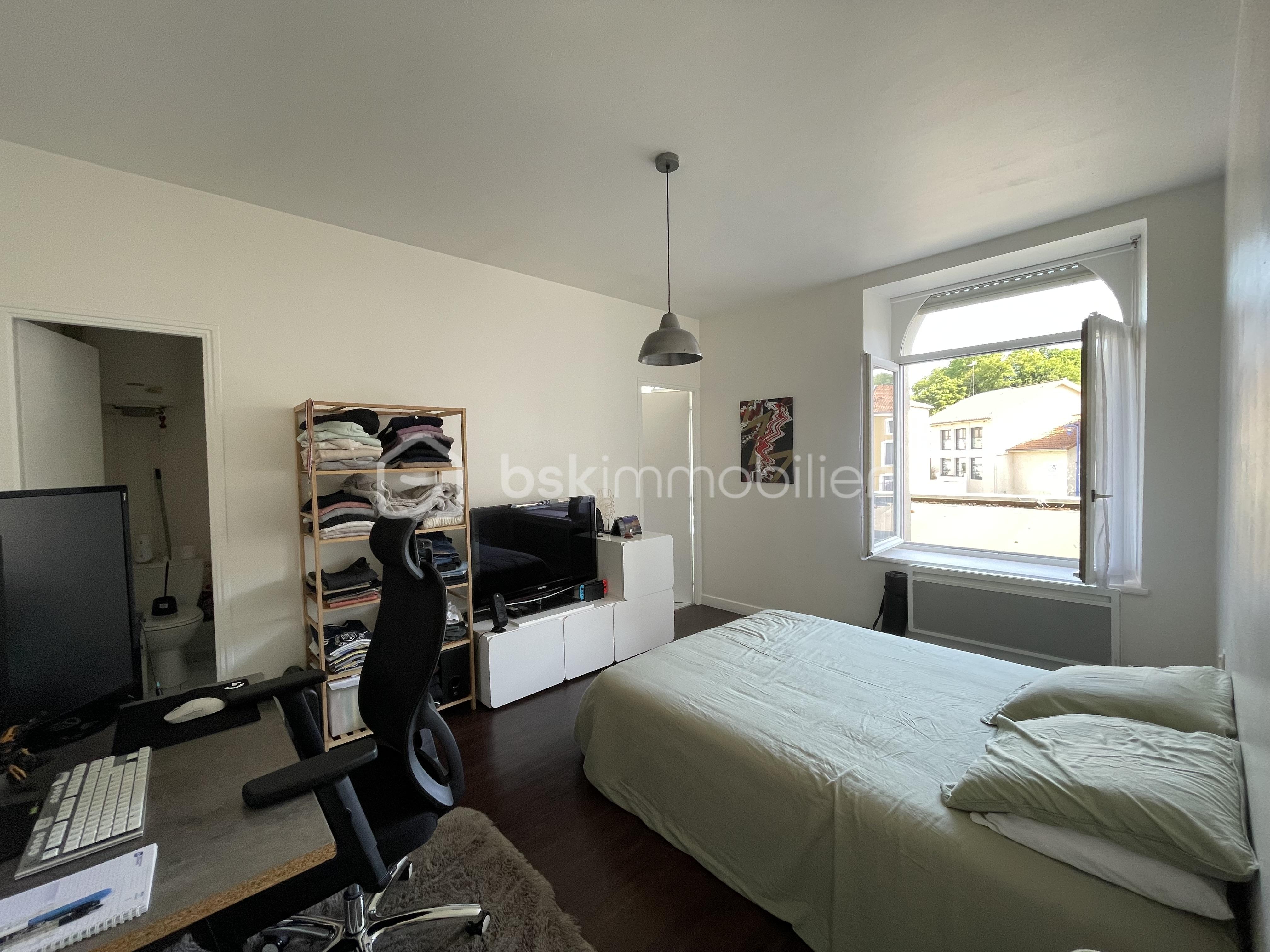 Immeuble mixte de 1 015 m² - chambre.jpg