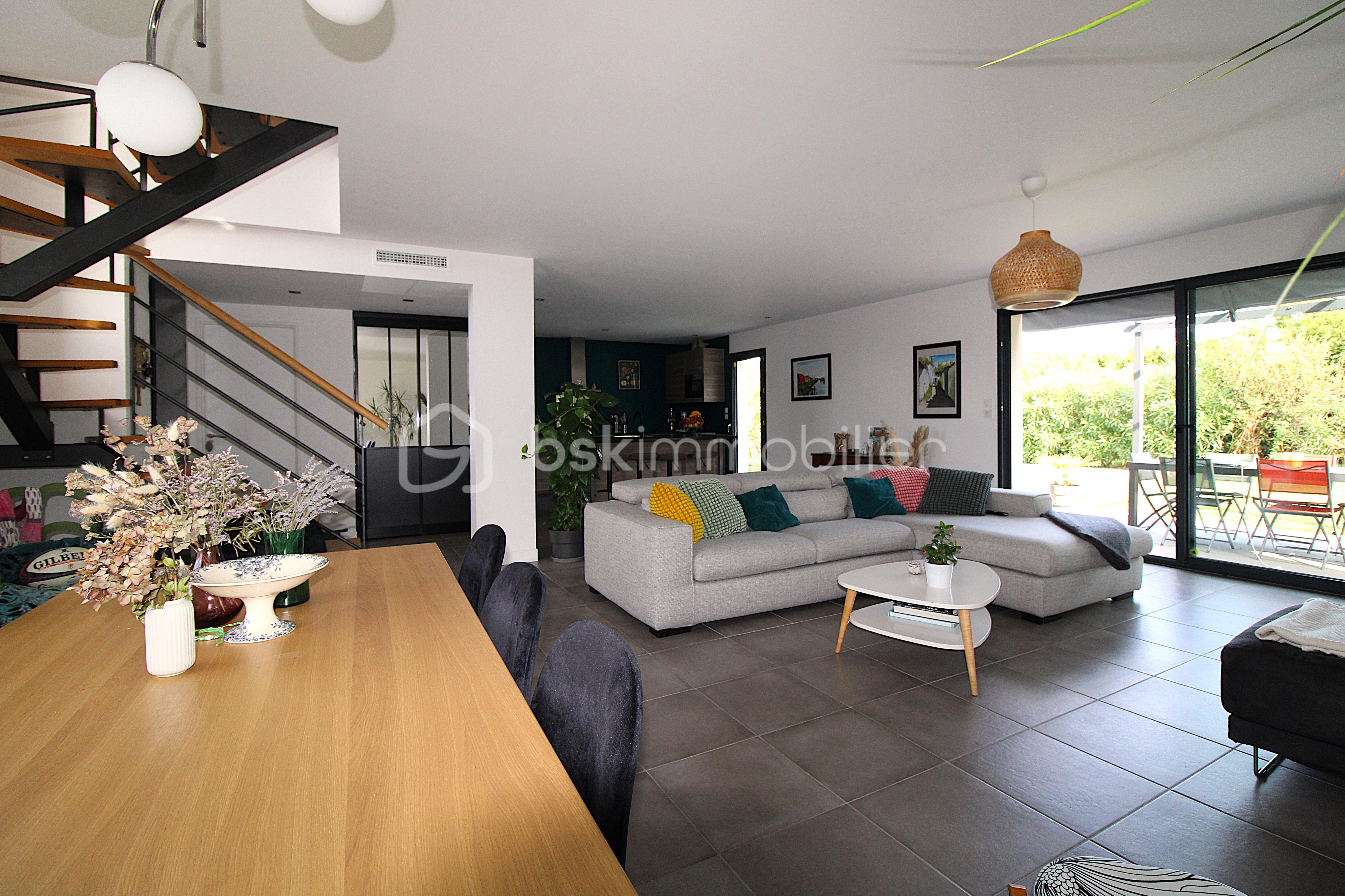 Maison de 144 m² - LEMESLS_IMMOBILIER_VENTE_MAISON_CASTELAMUROU_TYPE5_PIECDEVIE1.JPG