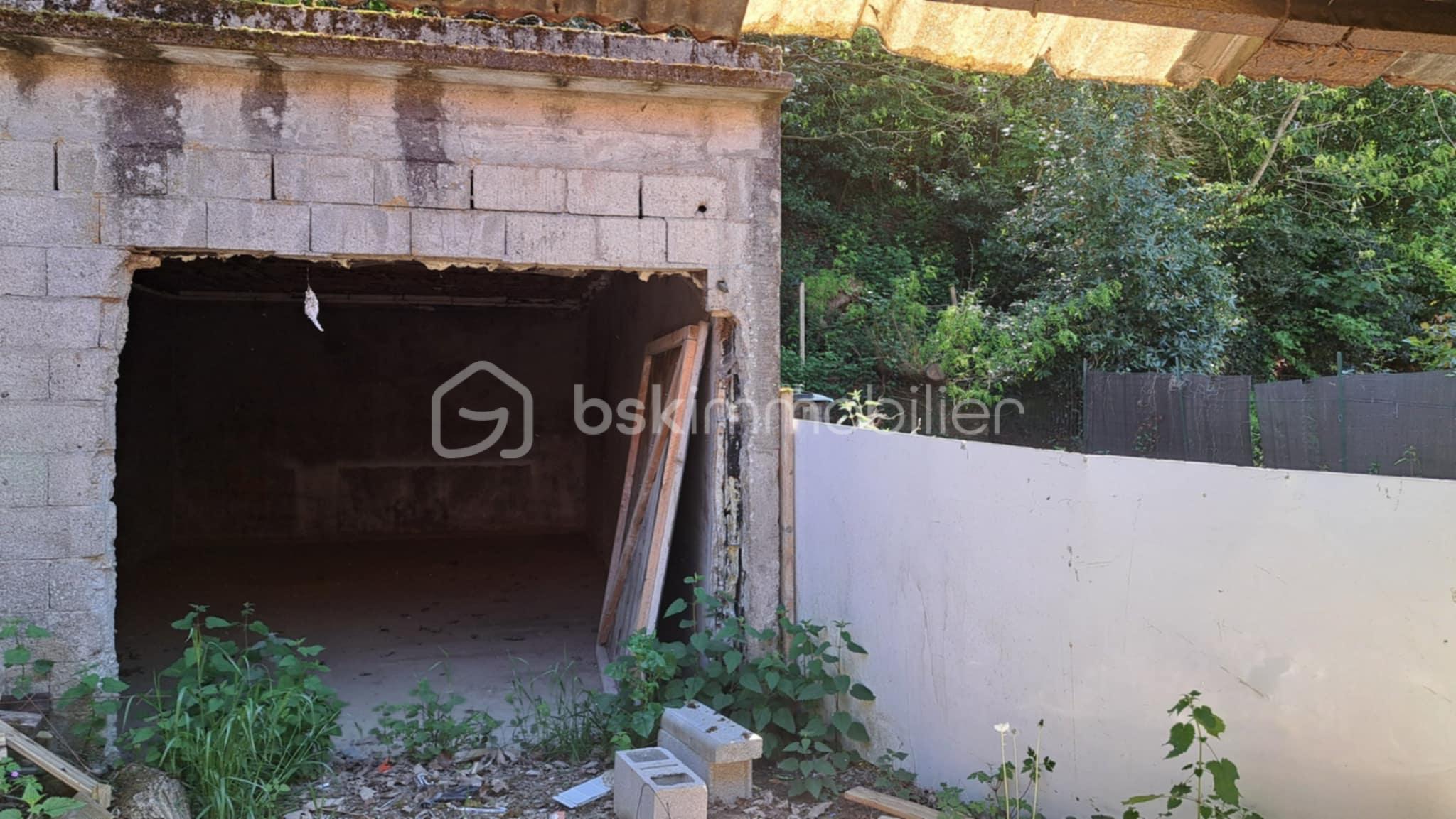 Local d activites de 212,27 m² - garage1.jpg