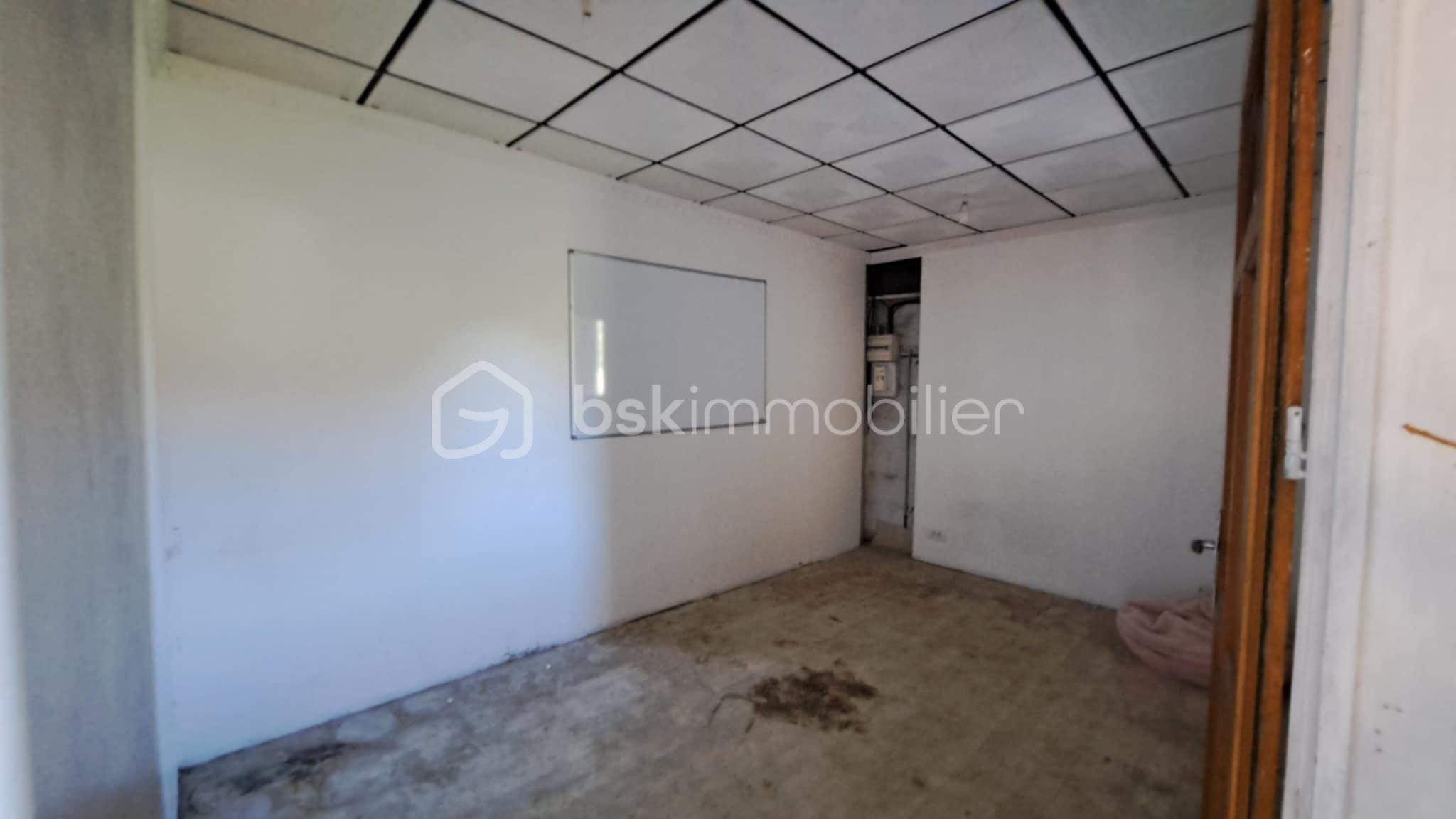Local d activites de 212,27 m² - de80046b-c2d9-4439-84f0-512346318d94.jpg