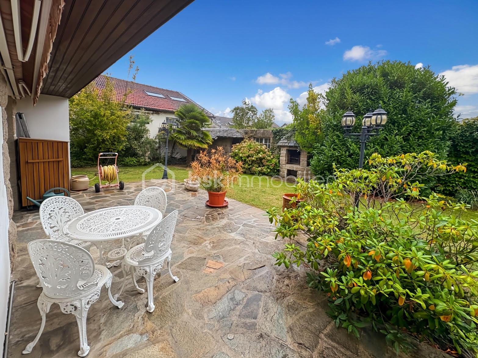 Maison en pierre de 180,04 m² - jardin 3.jpg
