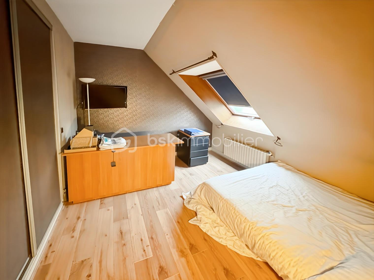 Maison en pierre de 180,04 m² - chambre 1.jpg