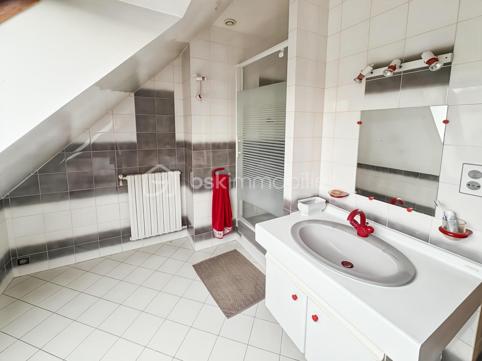 Maison en pierre de 180,04 m² - salle de douche.jpg