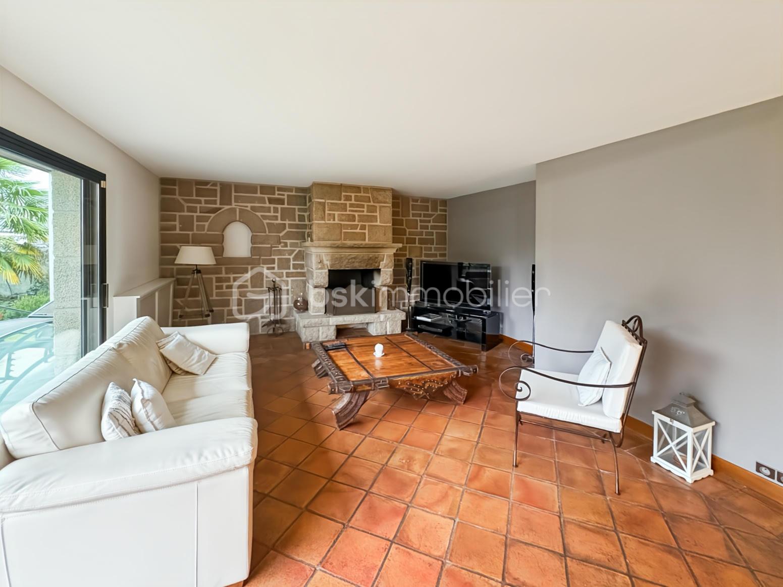 Maison en pierre de 180,04 m² - salon 2.jpg
