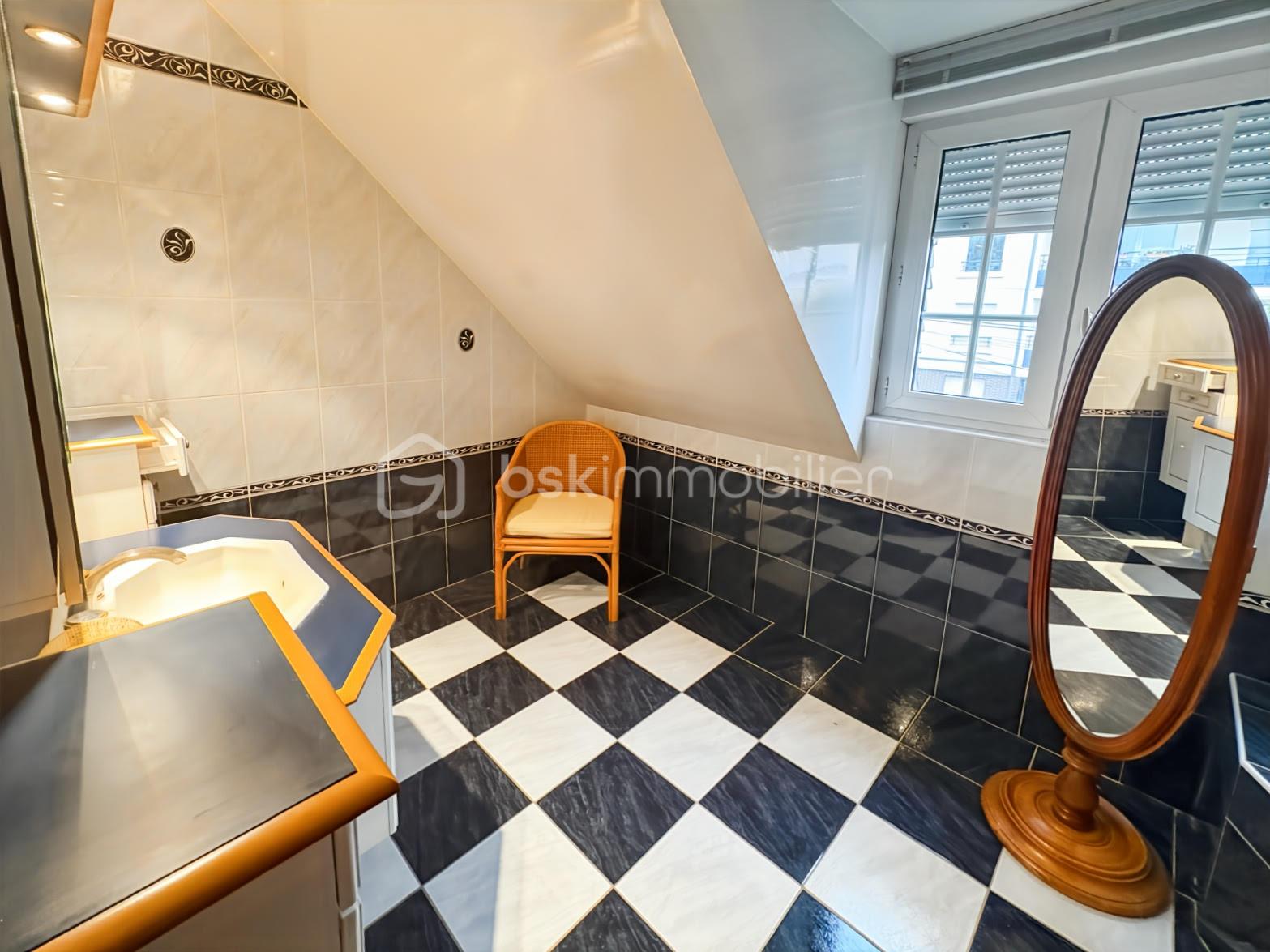 Maison en pierre de 180,04 m² - salle de bain.jpg