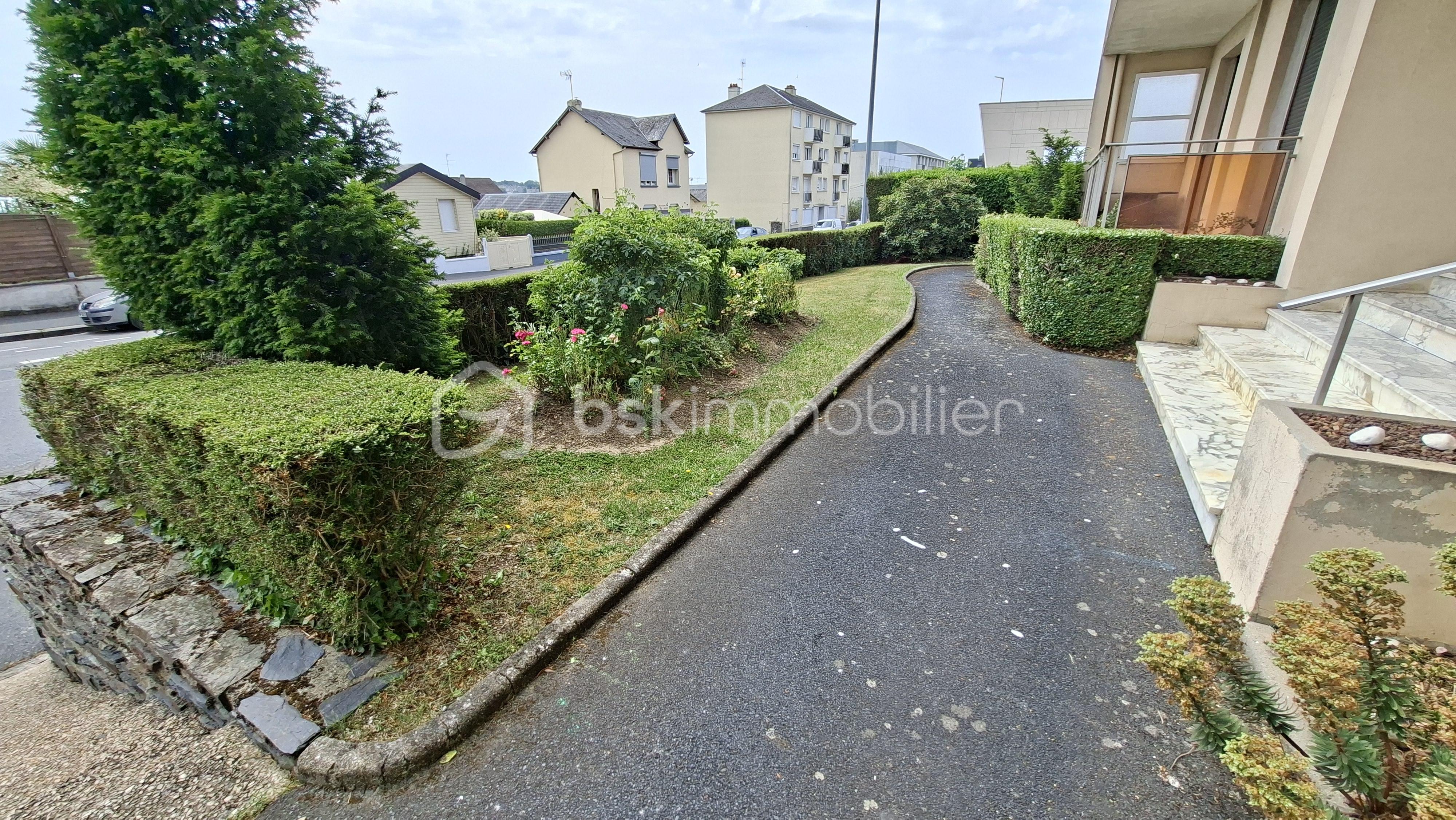 MARTIN espace vert devant 1.jpg