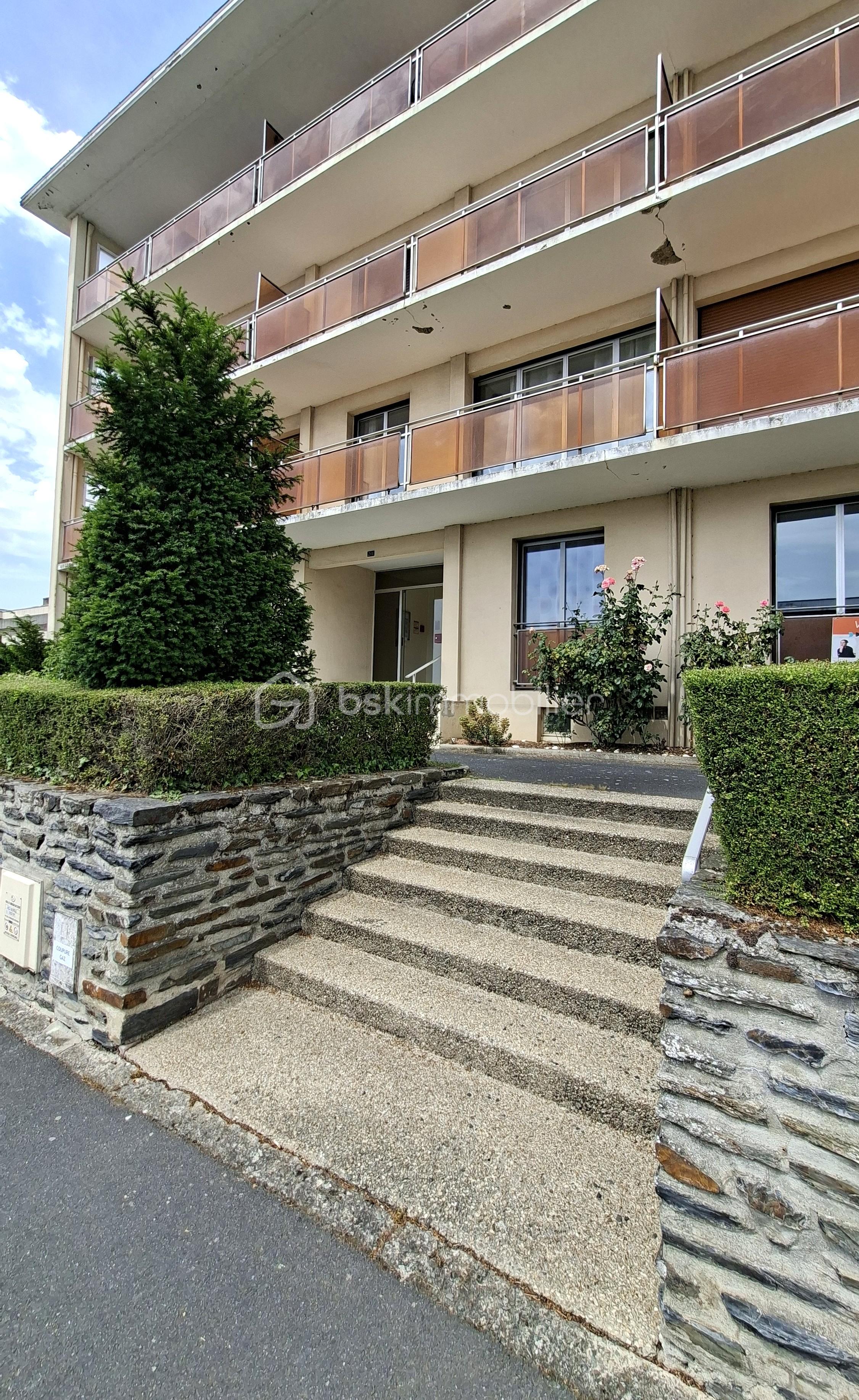 MARTIN entrée escalier 1.jpg
