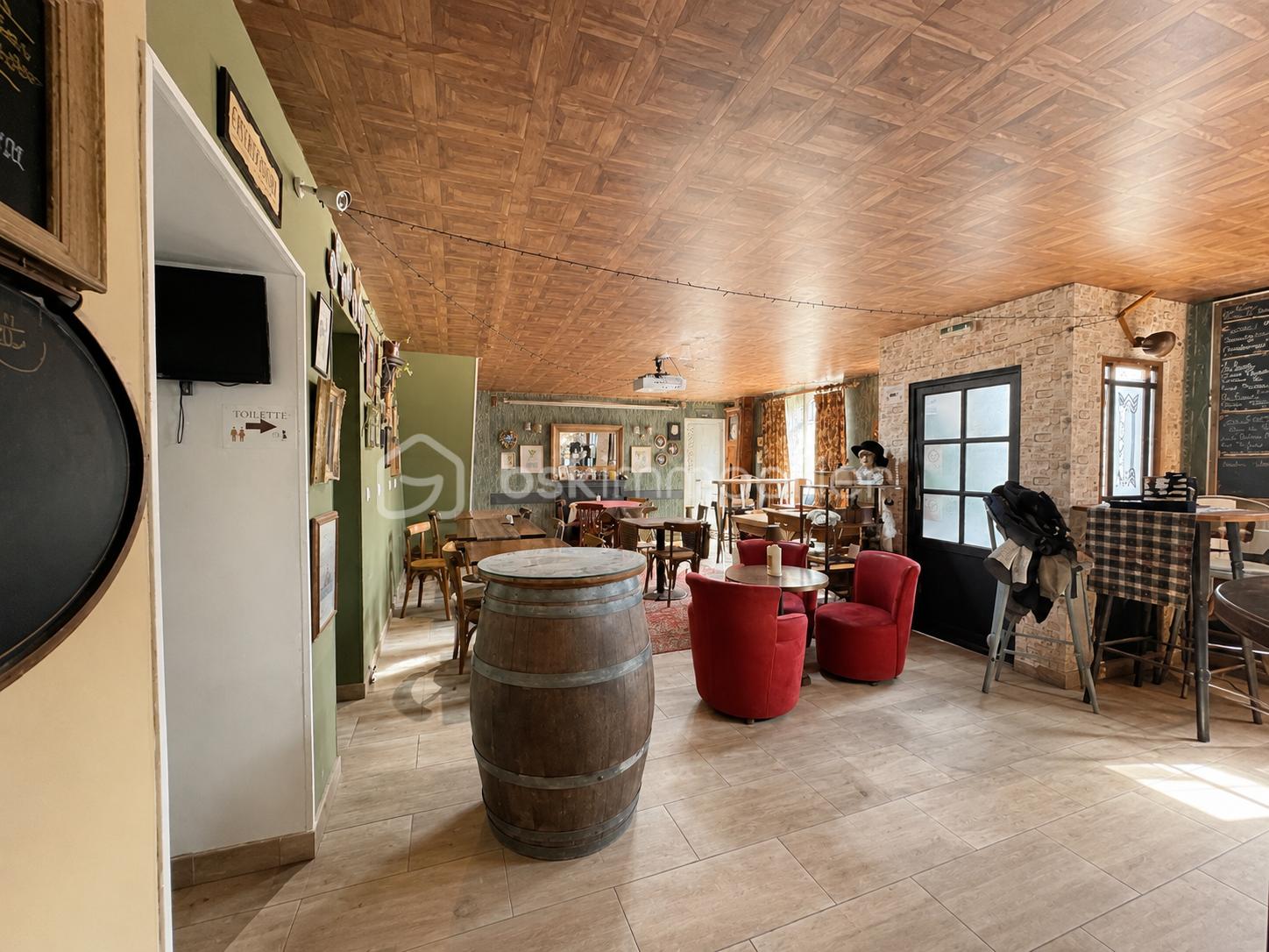 bar black  dog. restau.png