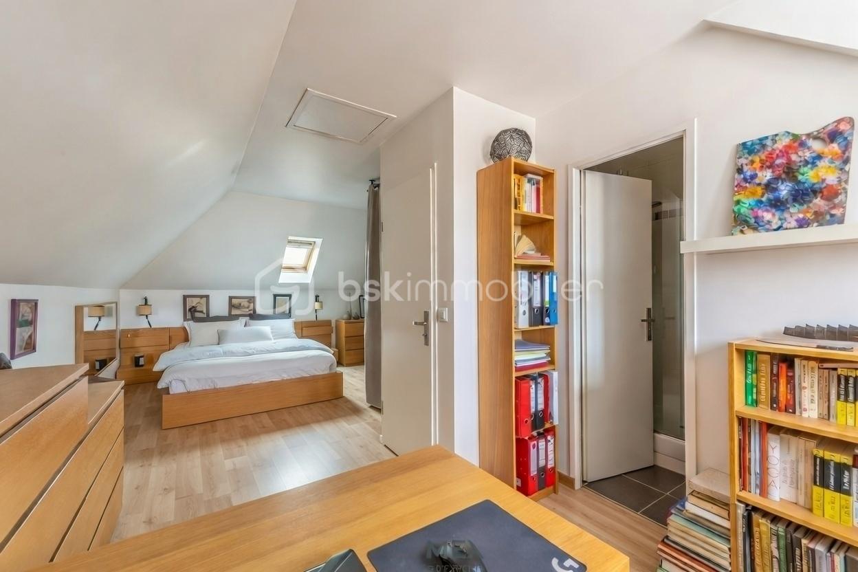 Maison de 97 m² - grok-image-remplacer la moquette par stratifié bois clair-c6957aca-9bb9-4476-9d83-7006fbf73623-image-edit-1_0.png