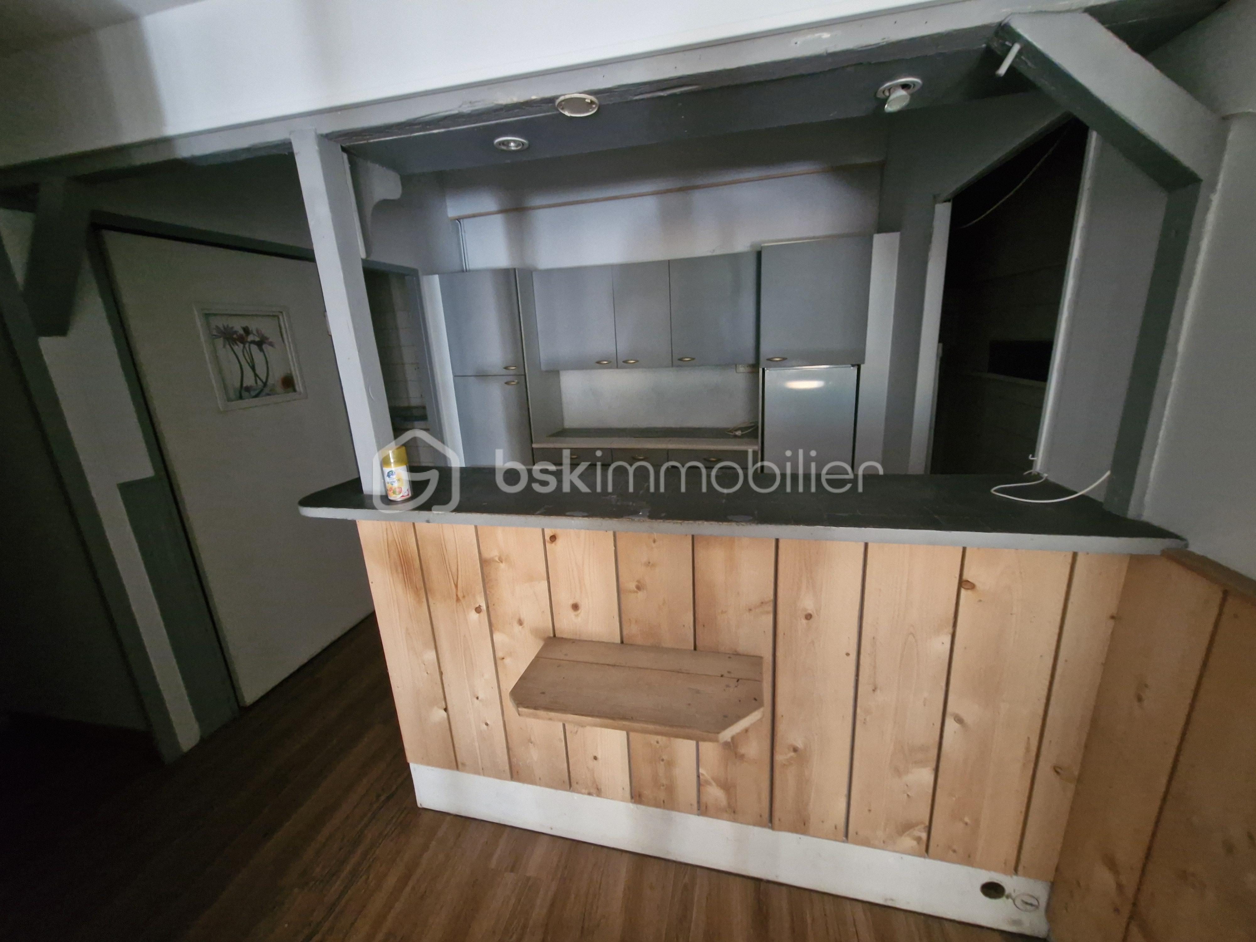 Immeuble commercial de 196 m² - 20250930_160508.jpg