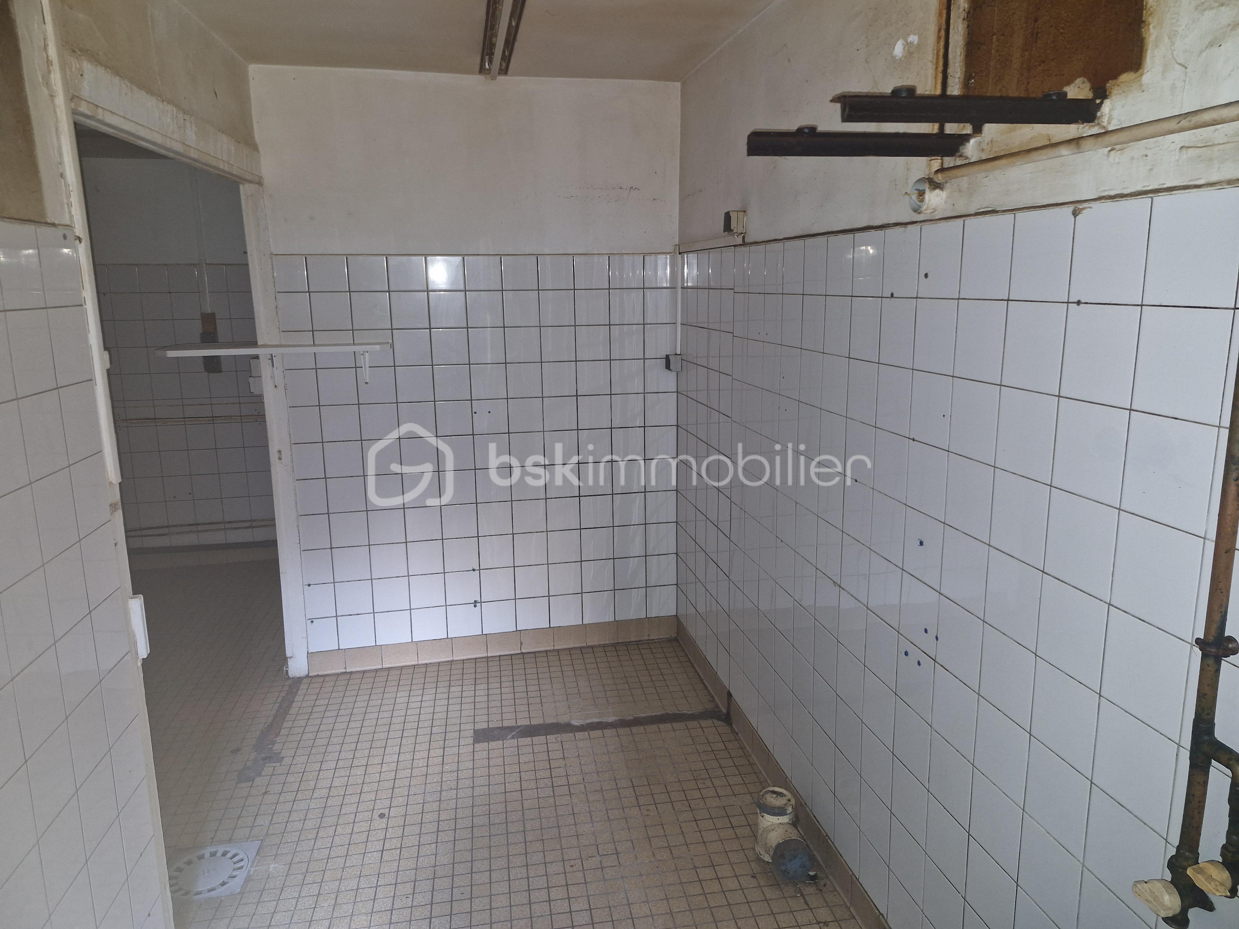 Immeuble commercial de 196 m² - 20250930_160605.jpg