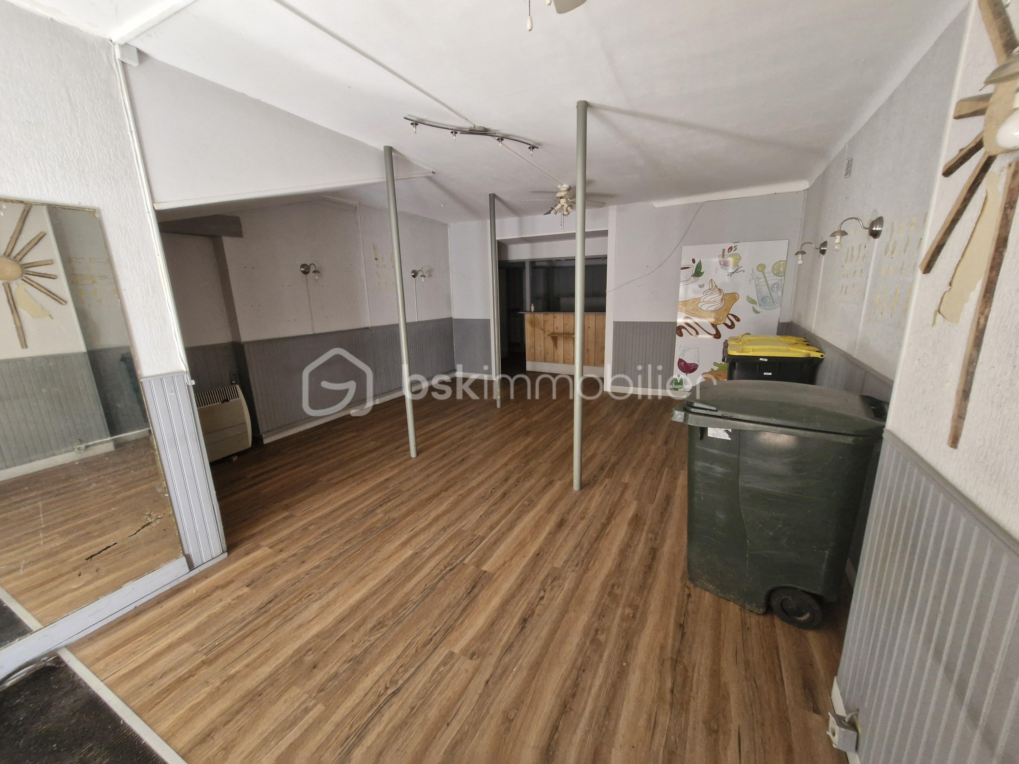 Immeuble commercial de 196 m² - 20250930_160454.jpg