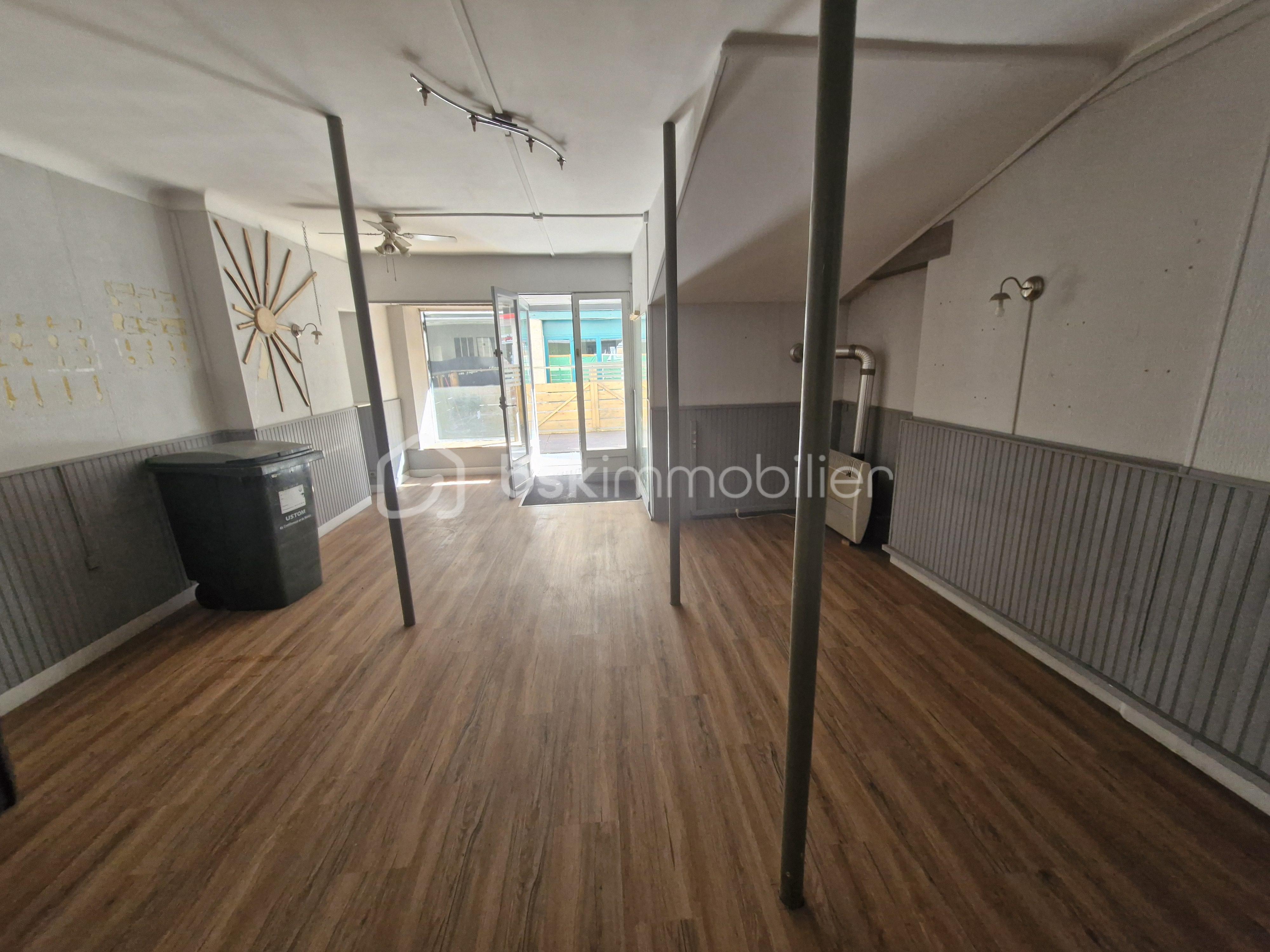 Immeuble commercial de 196 m² - 20250930_160503.jpg