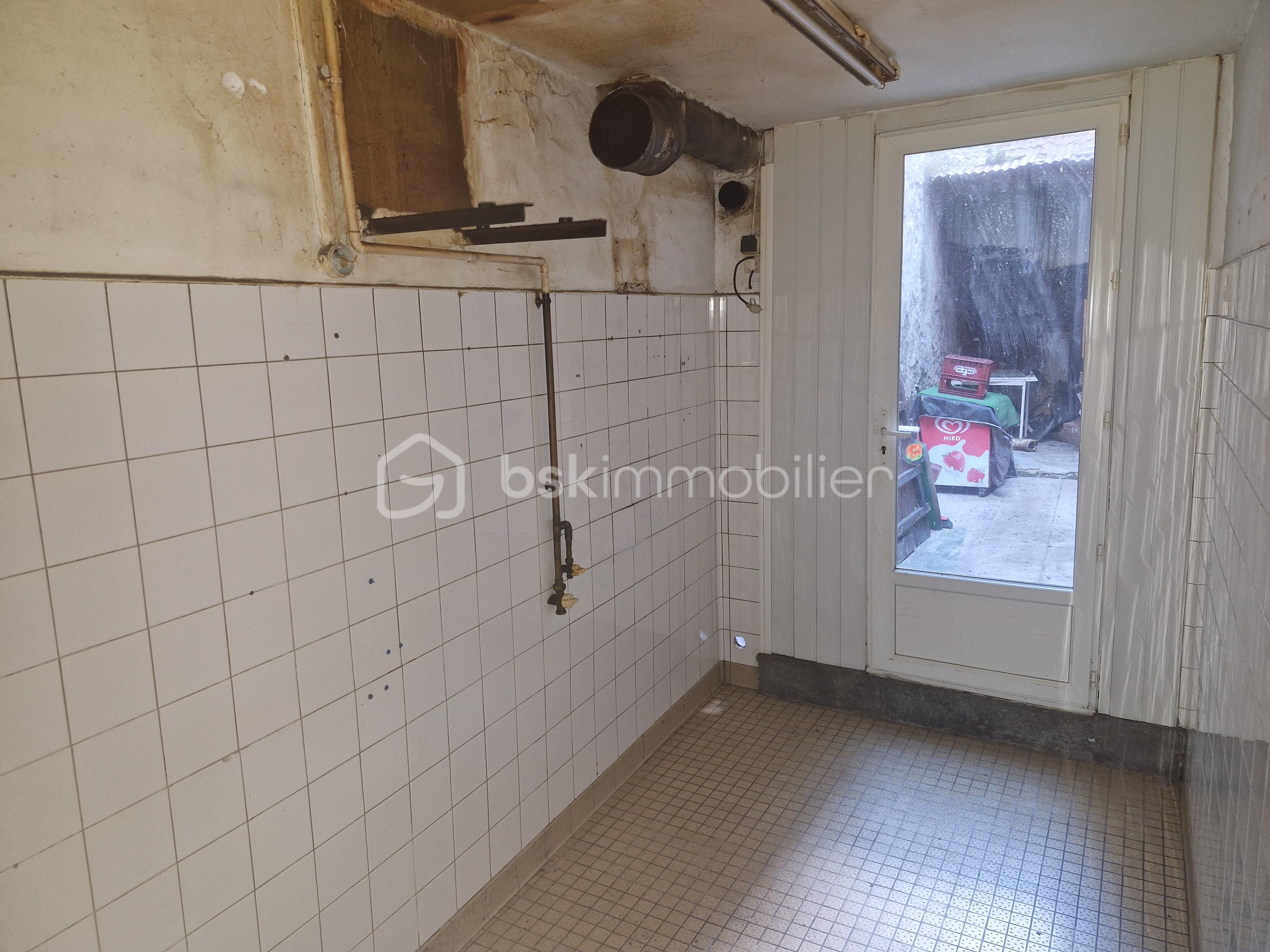 Immeuble commercial de 196 m² - 20250930_160615.jpg