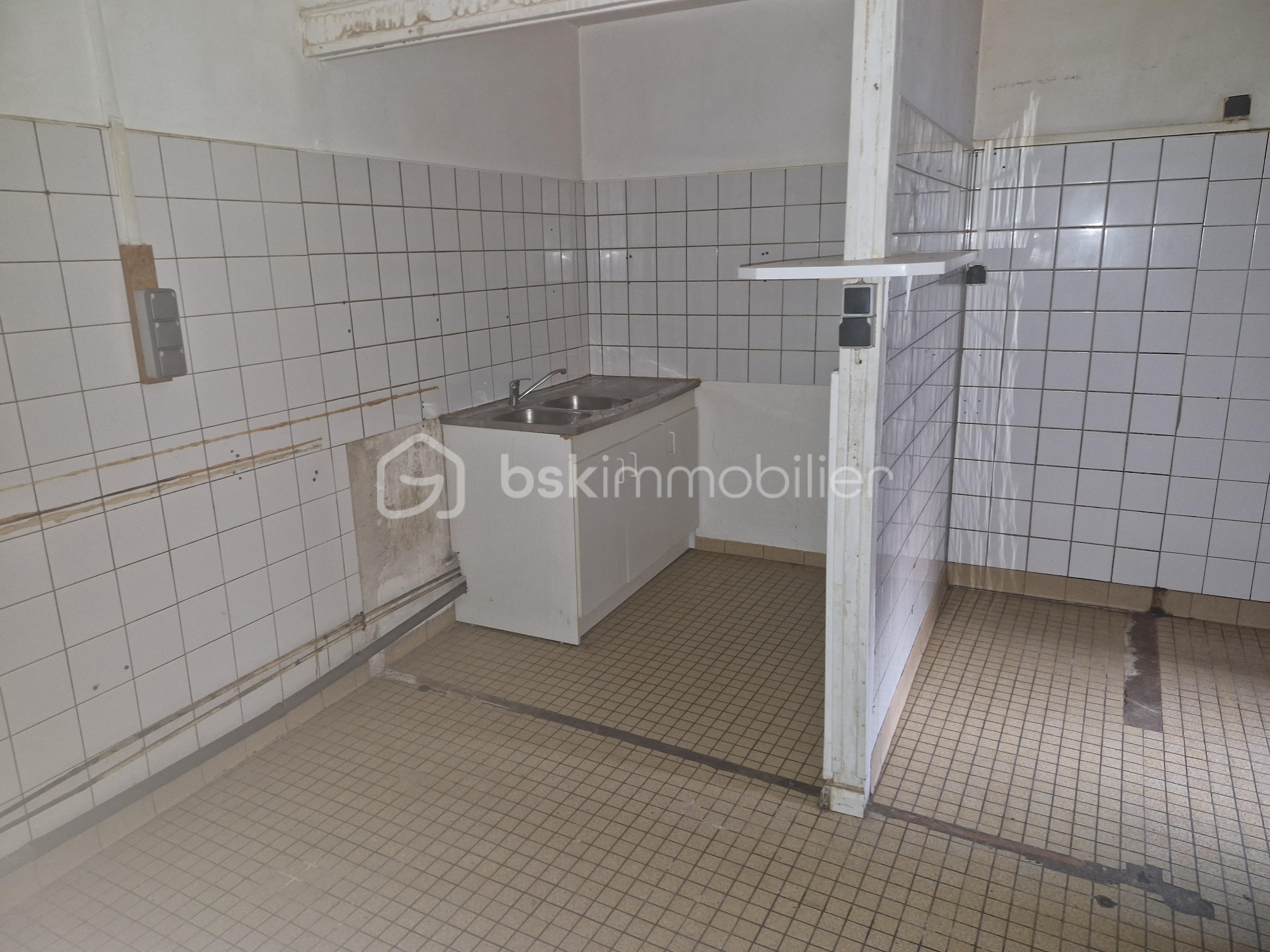 Immeuble commercial de 196 m² - 20250930_160549.jpg
