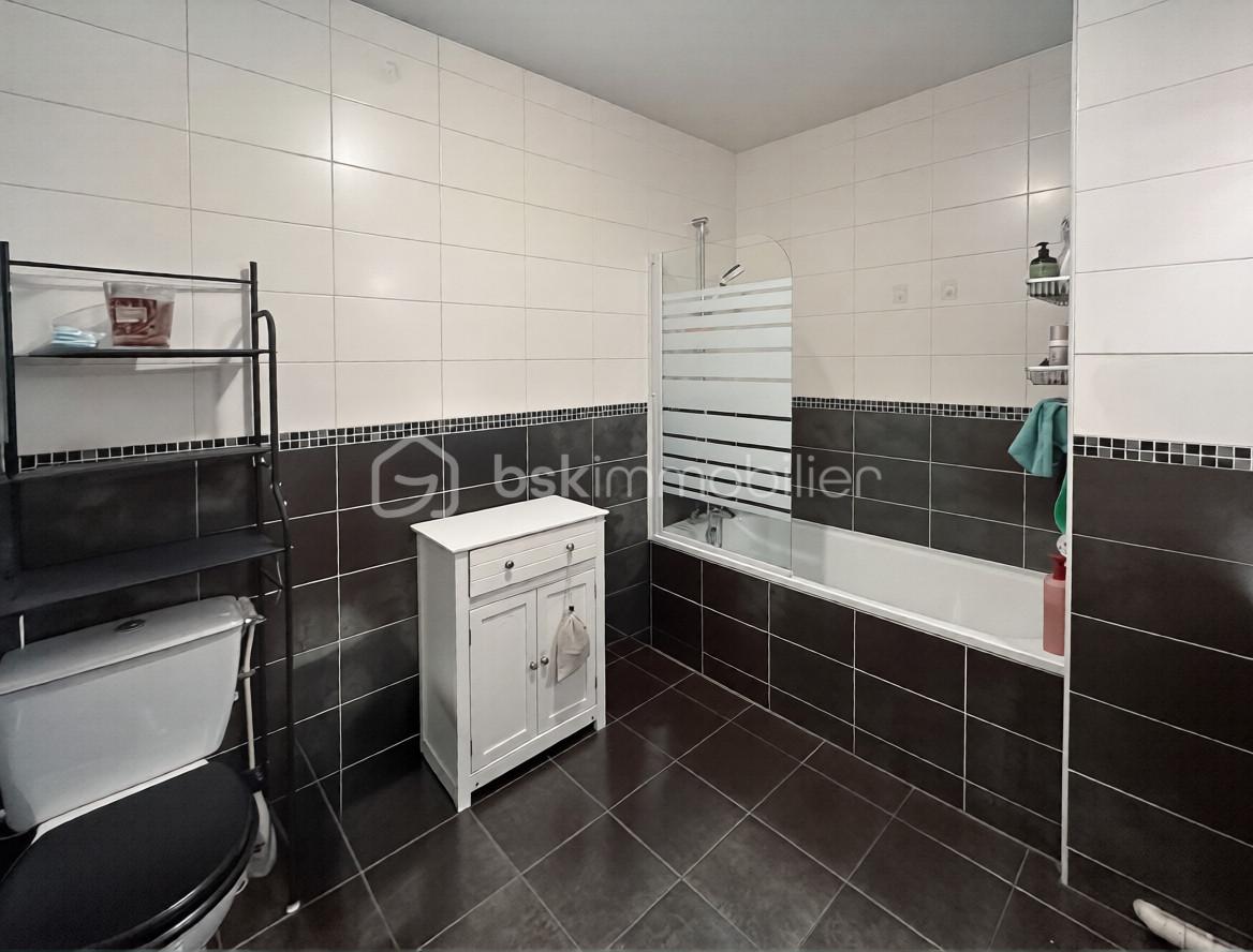 Appartement de 52 m² - salle de bain .jpg
