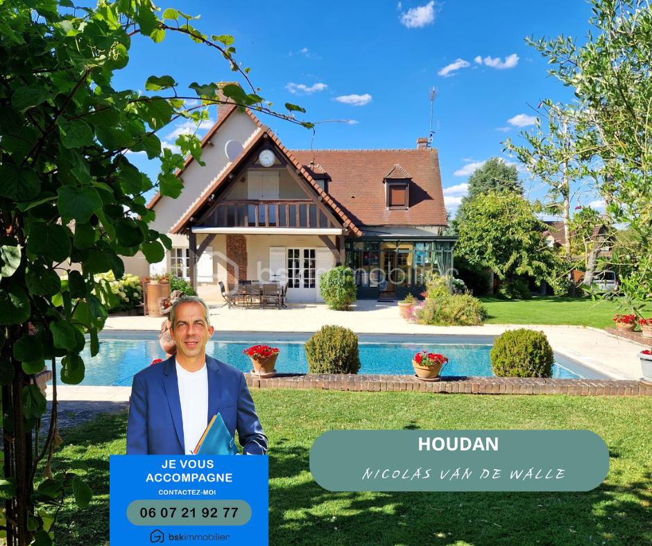 NICOLAS VAN DE WALLE BSK IMMOBILIER HOUDAN MAISON PLEJ.png