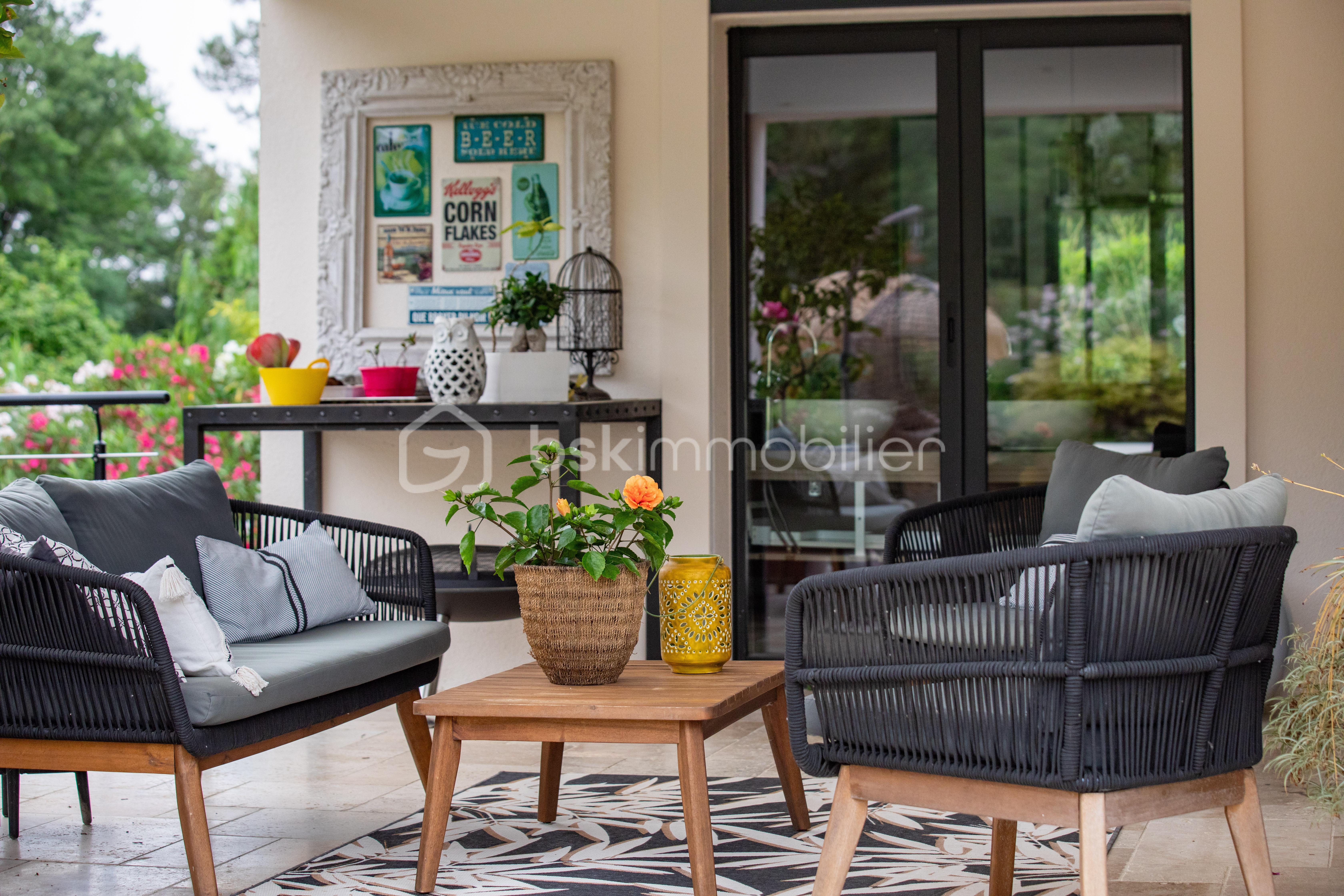 Maison de 262 m² - TERRASSE COUVERTE.jpg