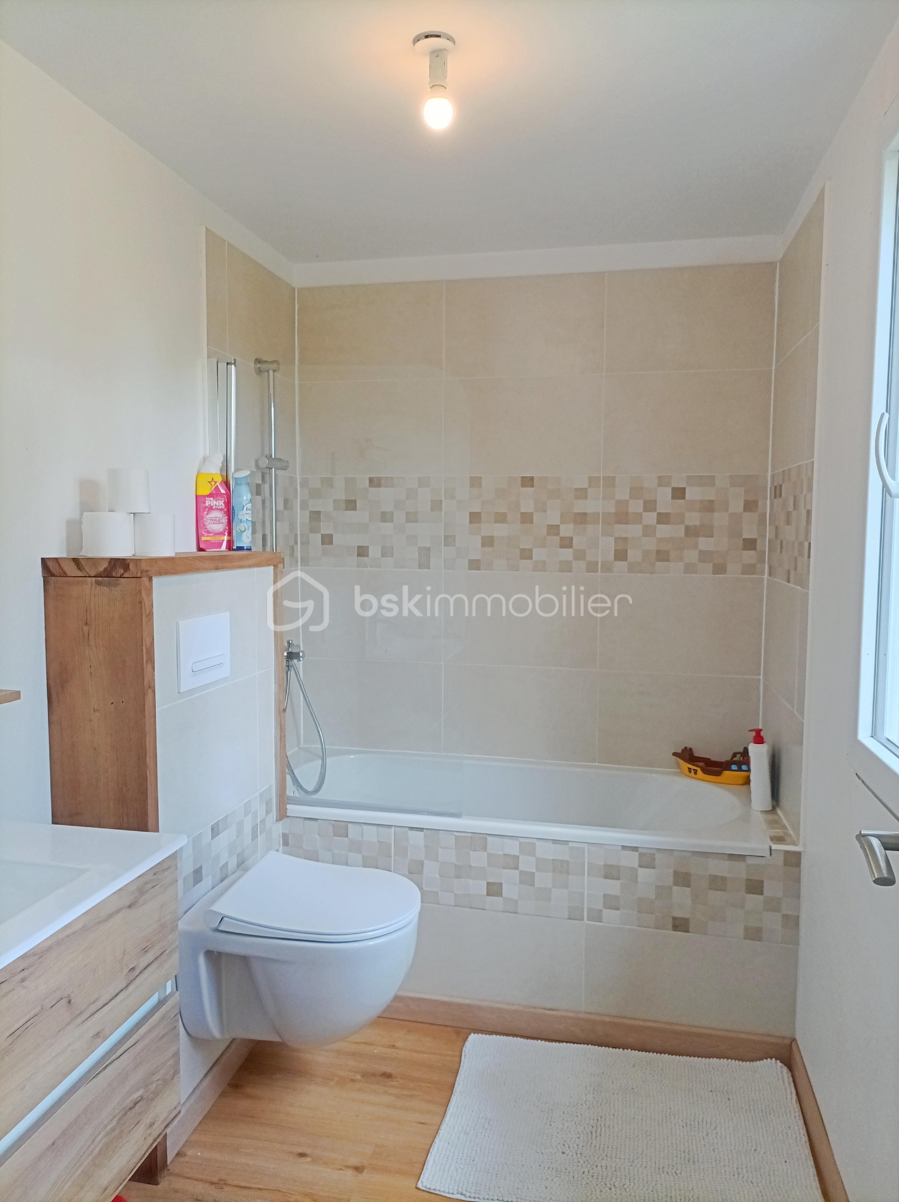 Maison de 123,70 m² - SDB1.jpg