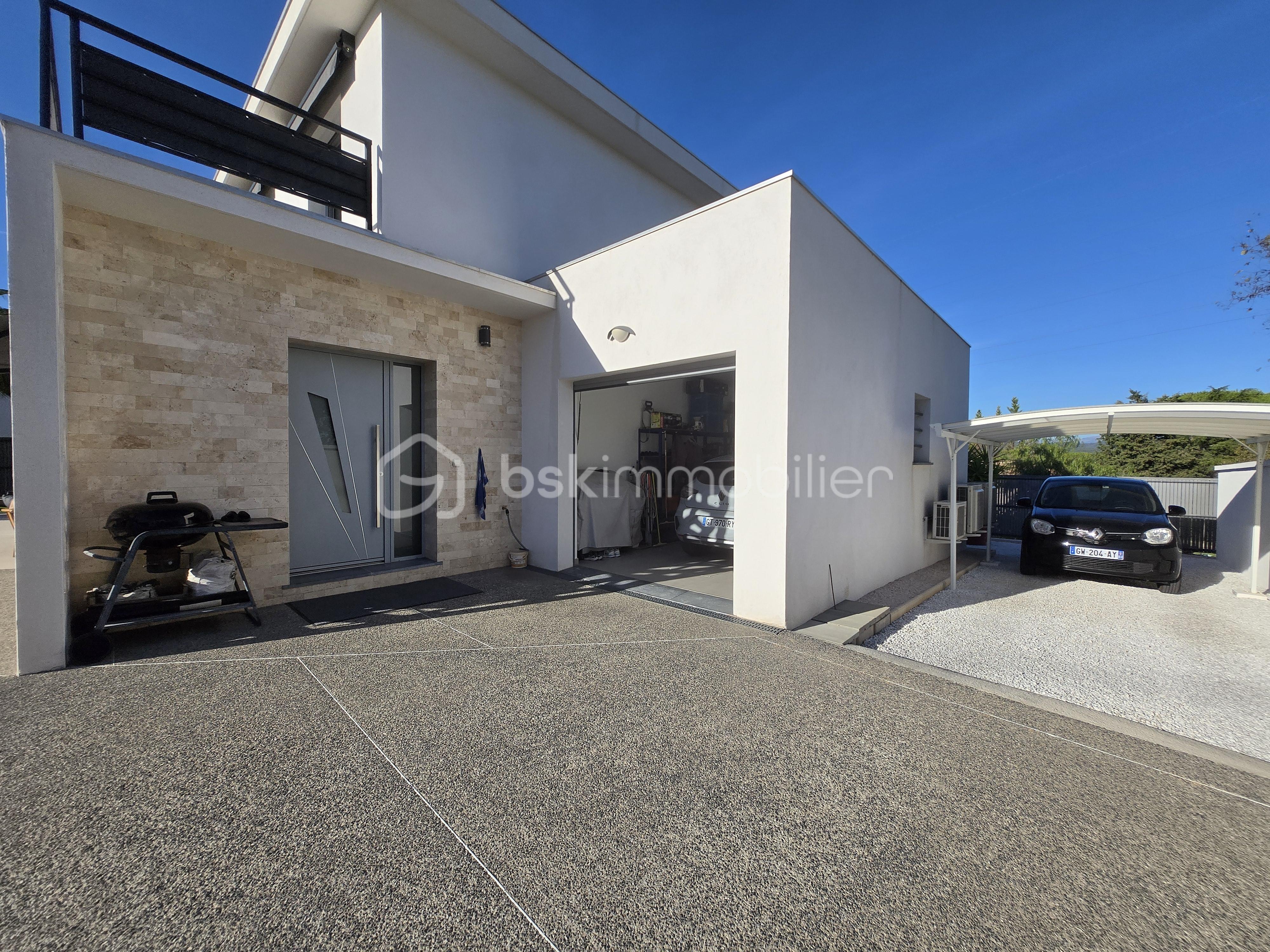 Maison contemporaine de 131 m² - entrée ext.jpg