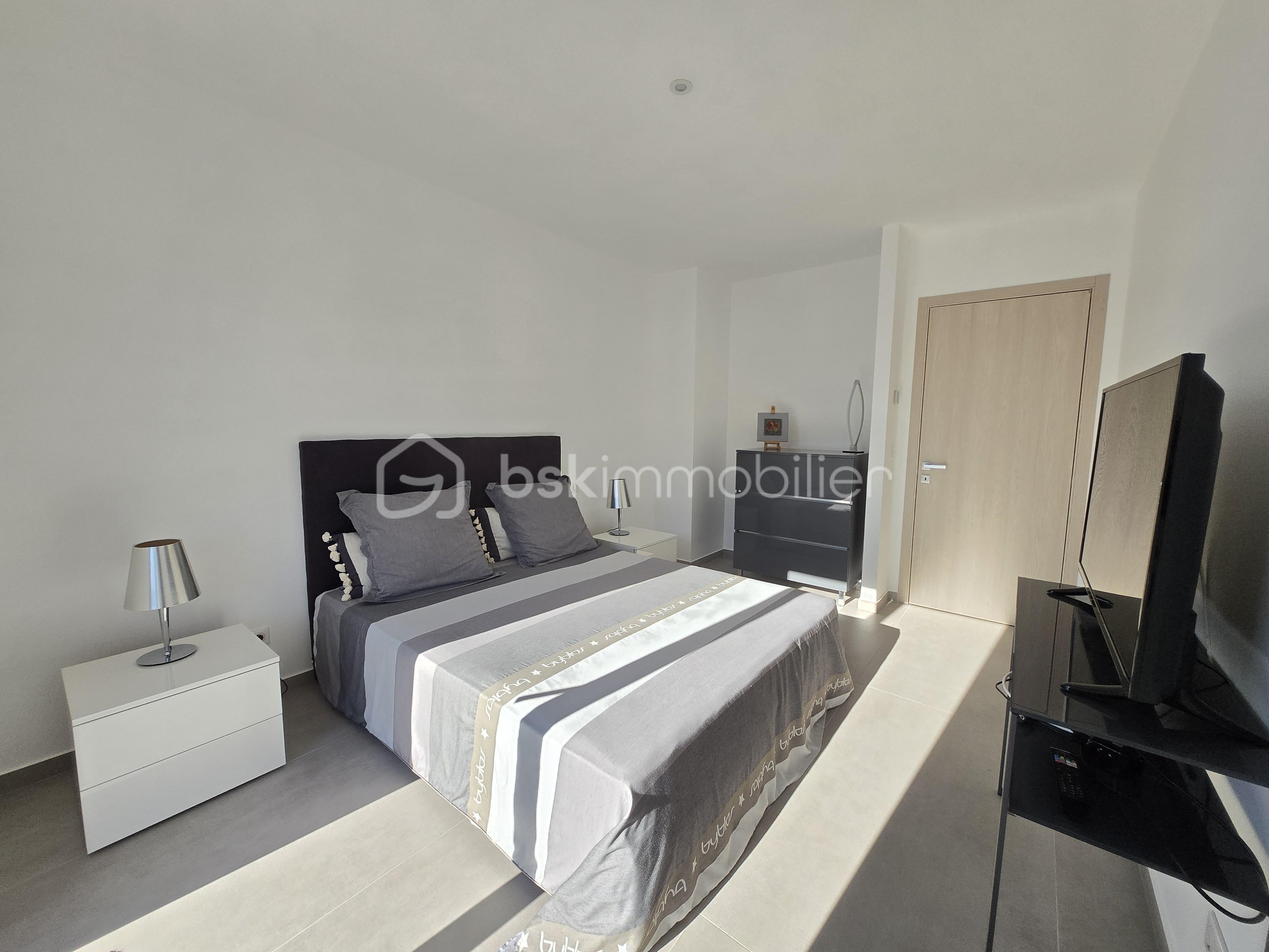 Maison contemporaine de 131 m² - CHAMBRE GRISE (2).jpg