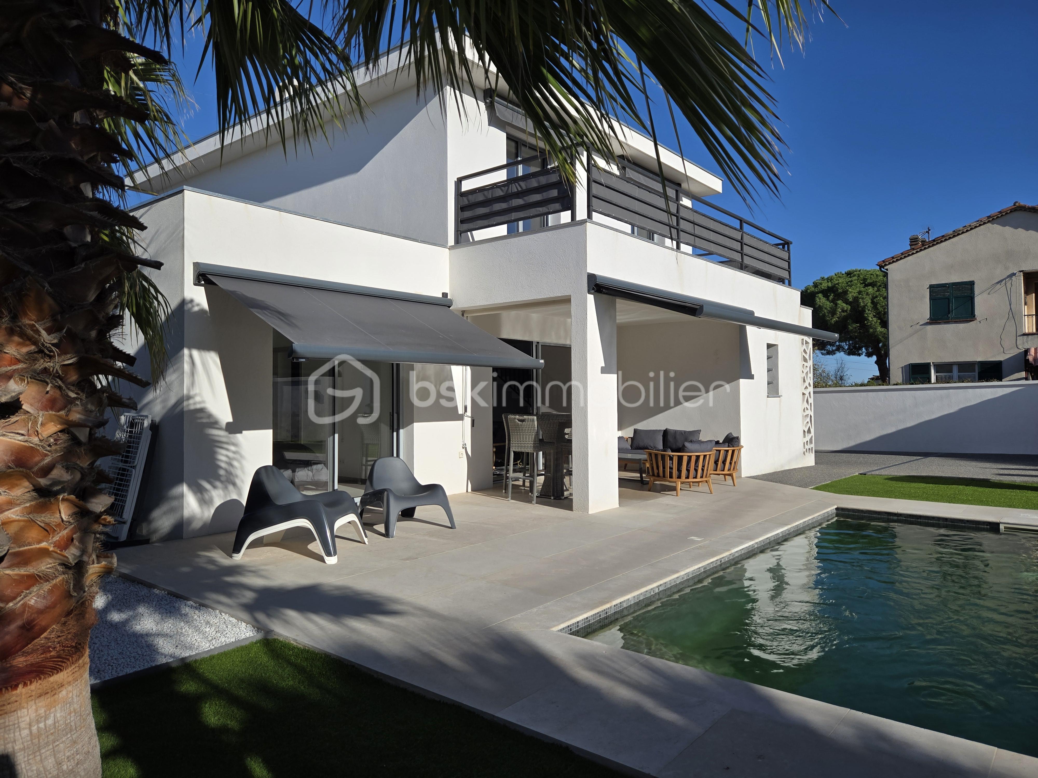 Maison contemporaine de 131 m² - TERRASSE PISCINE.jpg