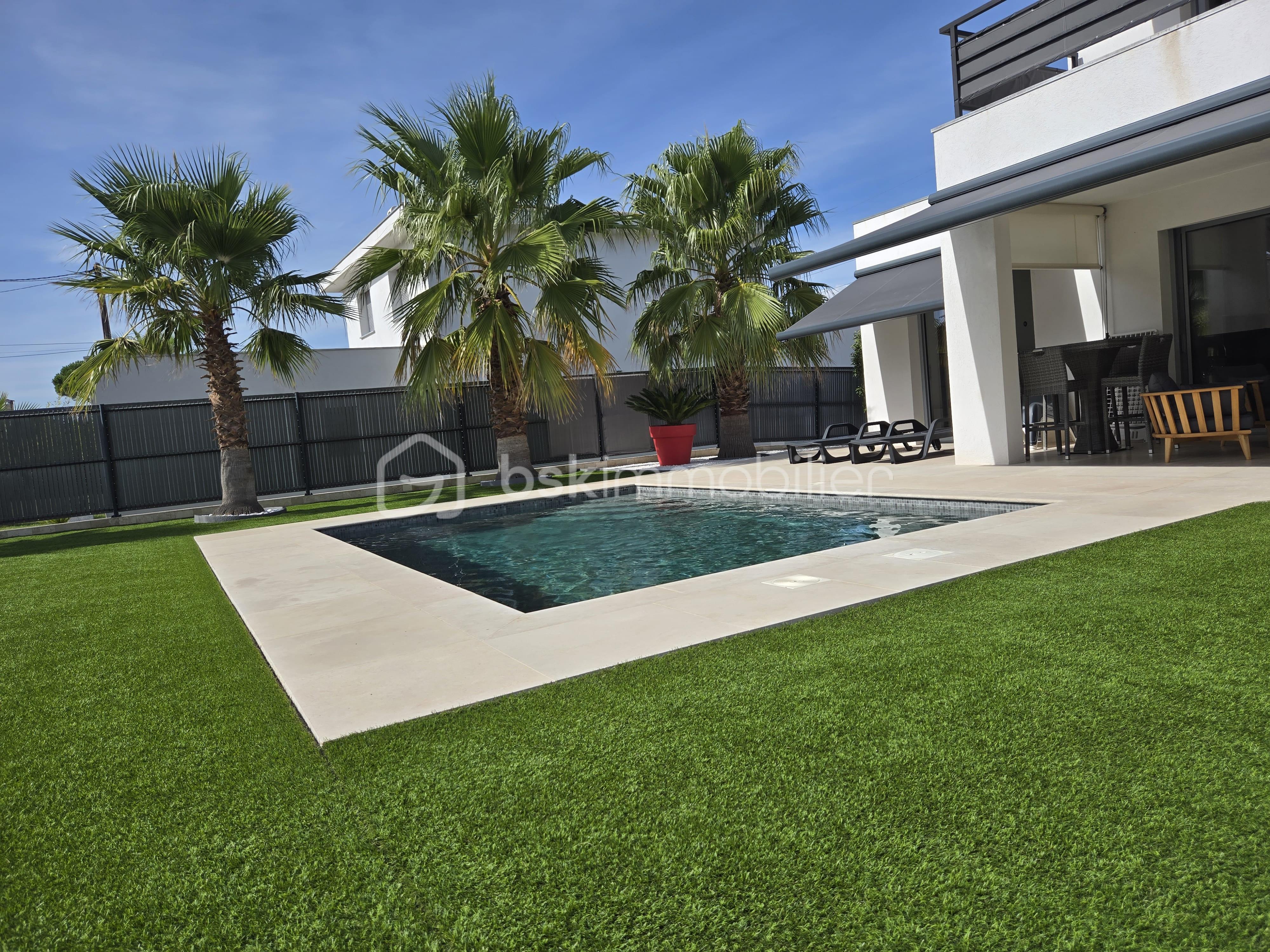 Maison contemporaine de 131 m² - piscin terrasse.jpg