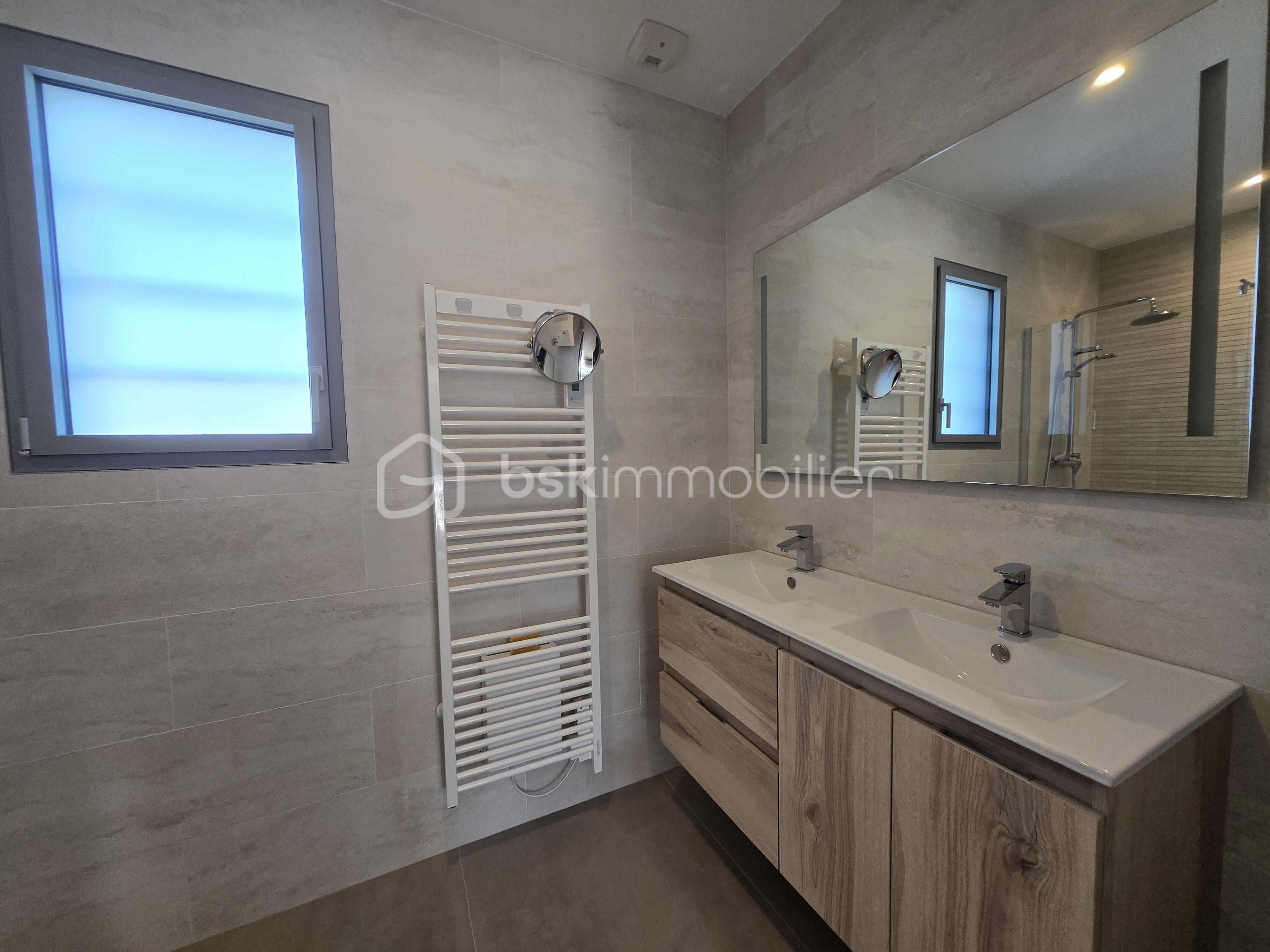 Maison contemporaine de 131 m² - vasque suite par.jpg