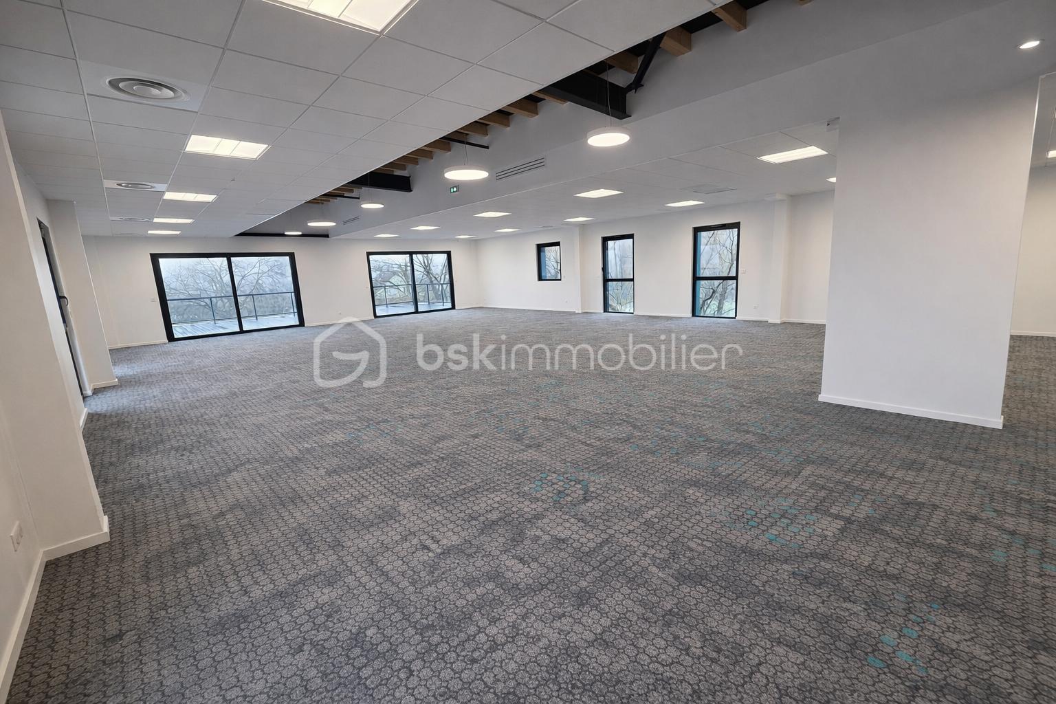 Local commercial de 1 383,22 m² - ChatGPT Image 4 févr. 2026, 09_35_24.png