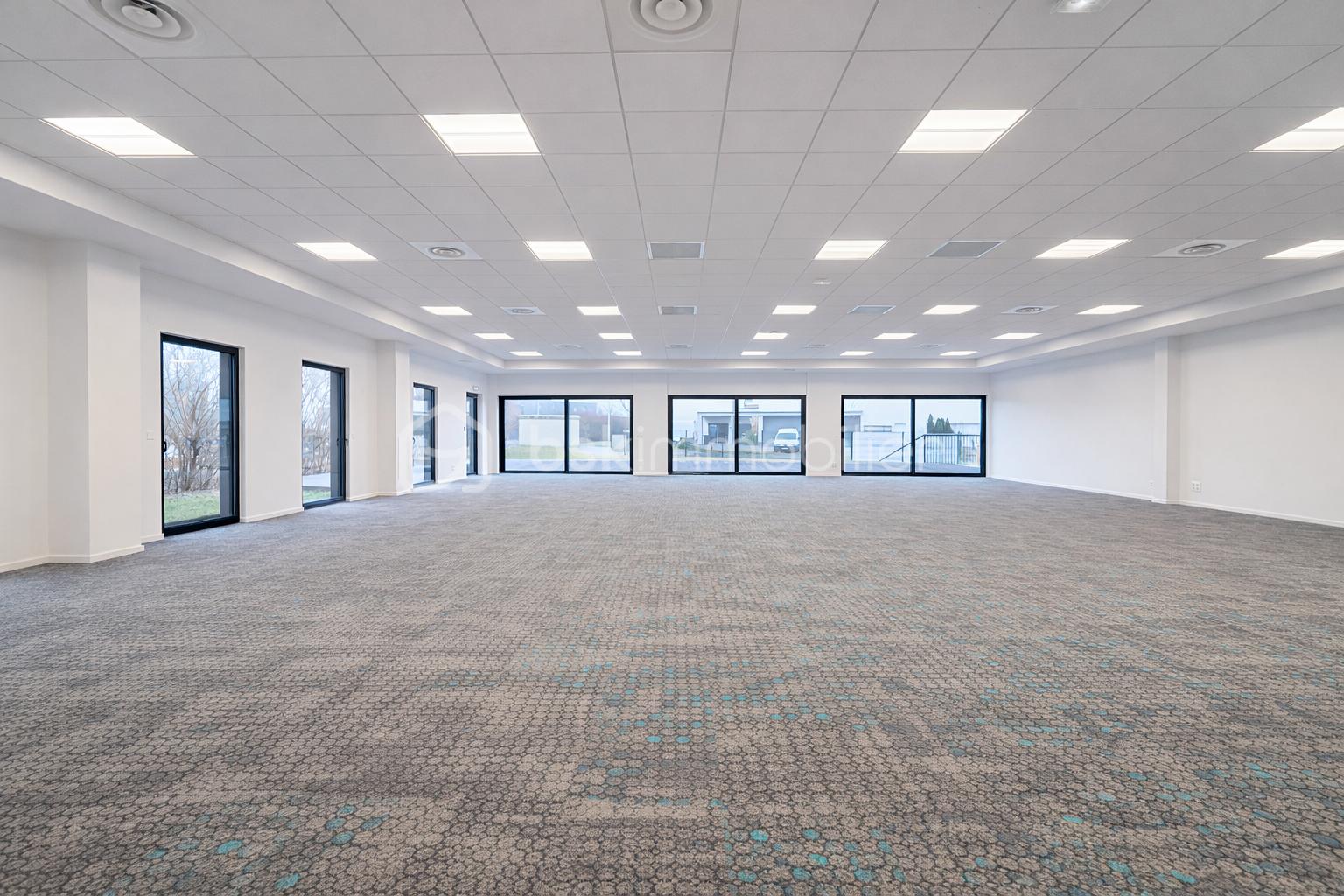 Local commercial de 1 383,22 m² - ChatGPT Image 4 févr. 2026, 09_28_21 (1).png