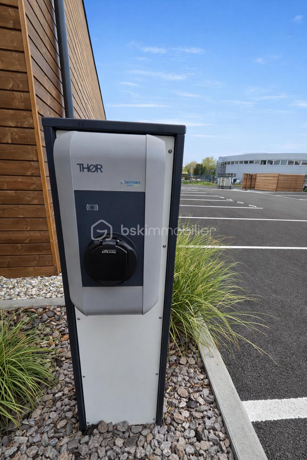 Local commercial de 1 383,22 m² - ChatGPT Image 4 févr. 2026, 09_41_51.png