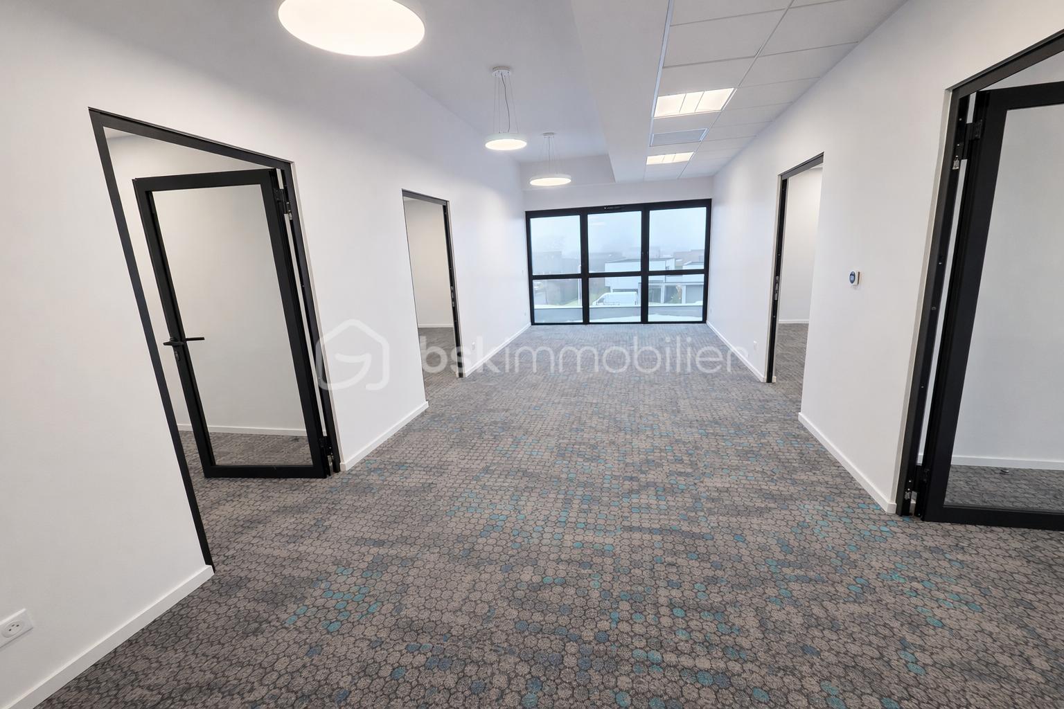 Local commercial de 1 383,22 m² - ChatGPT Image 4 févr. 2026, 09_35_46.png