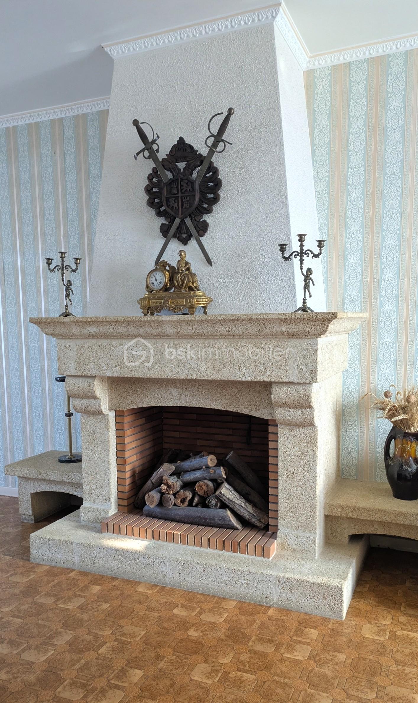 Maison de 128 m² - CHEMINEE.jpg