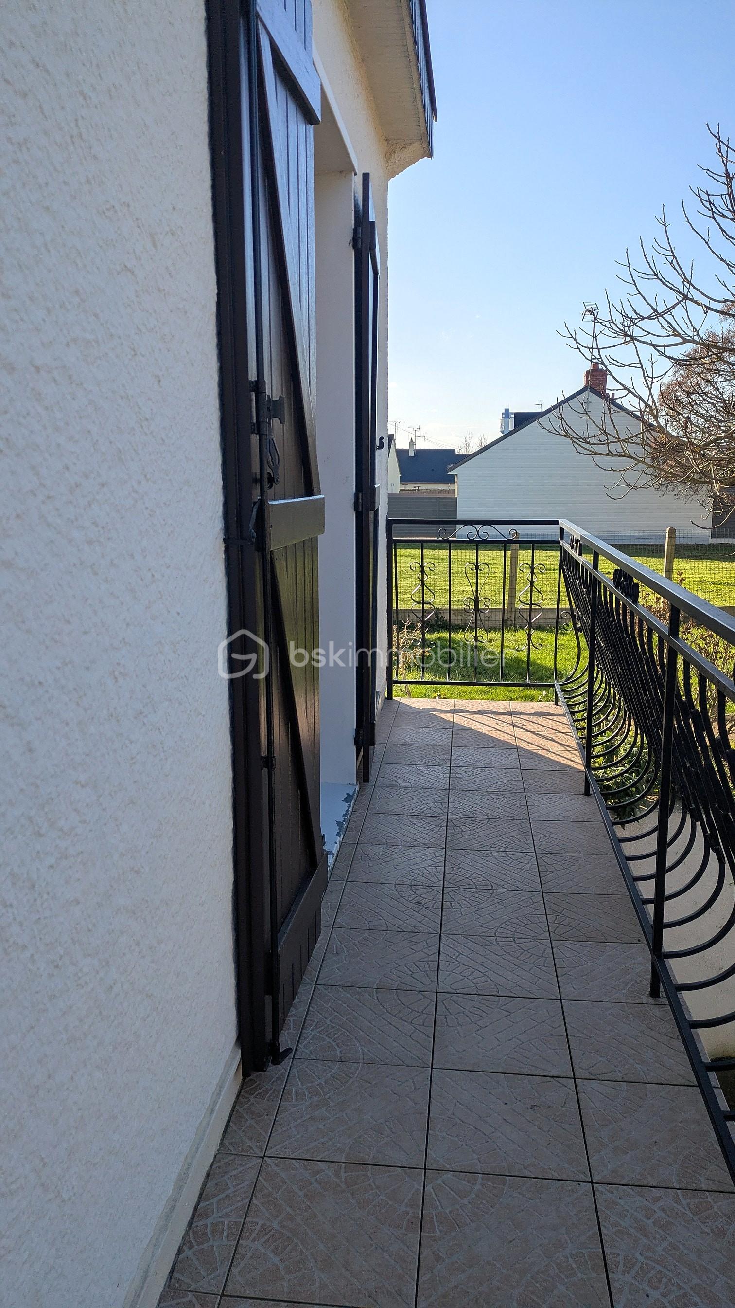 Maison de 128 m² - TERRASSE COTE ENTREE.jpg