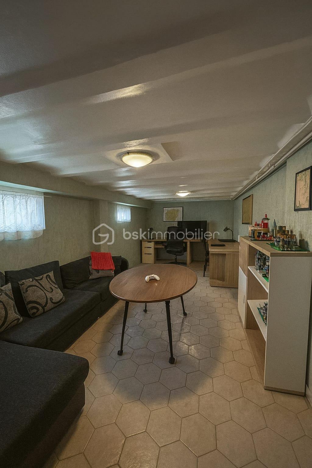 Maison de 128 m² - SOUS SOL SALLE DE JEUX BUREAU IA.jpg