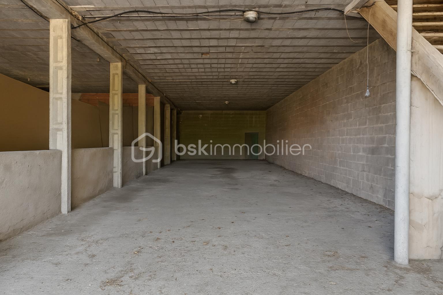 Immeuble de 850 m² - ChatGPT Image 17 juil. 2025, 18_33_06.png