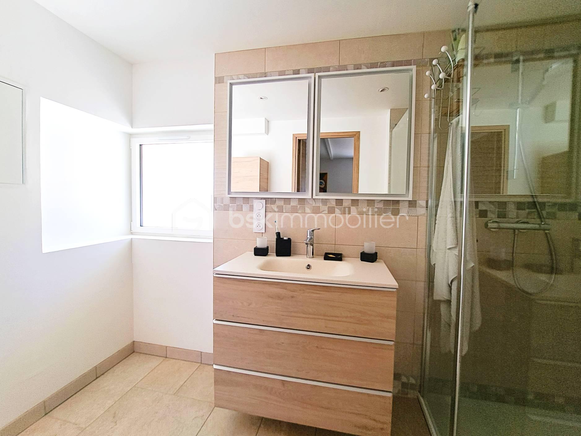 Maison ancienne de 84 m² - salle d'eau 2.jpg