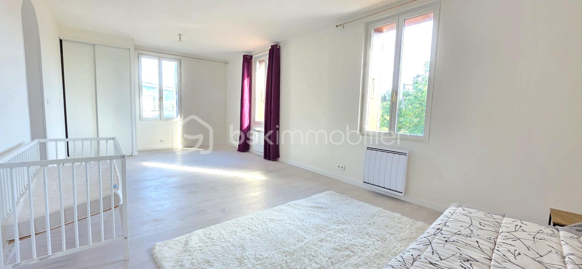SALON HAUT AUTRE VUE.jpeg