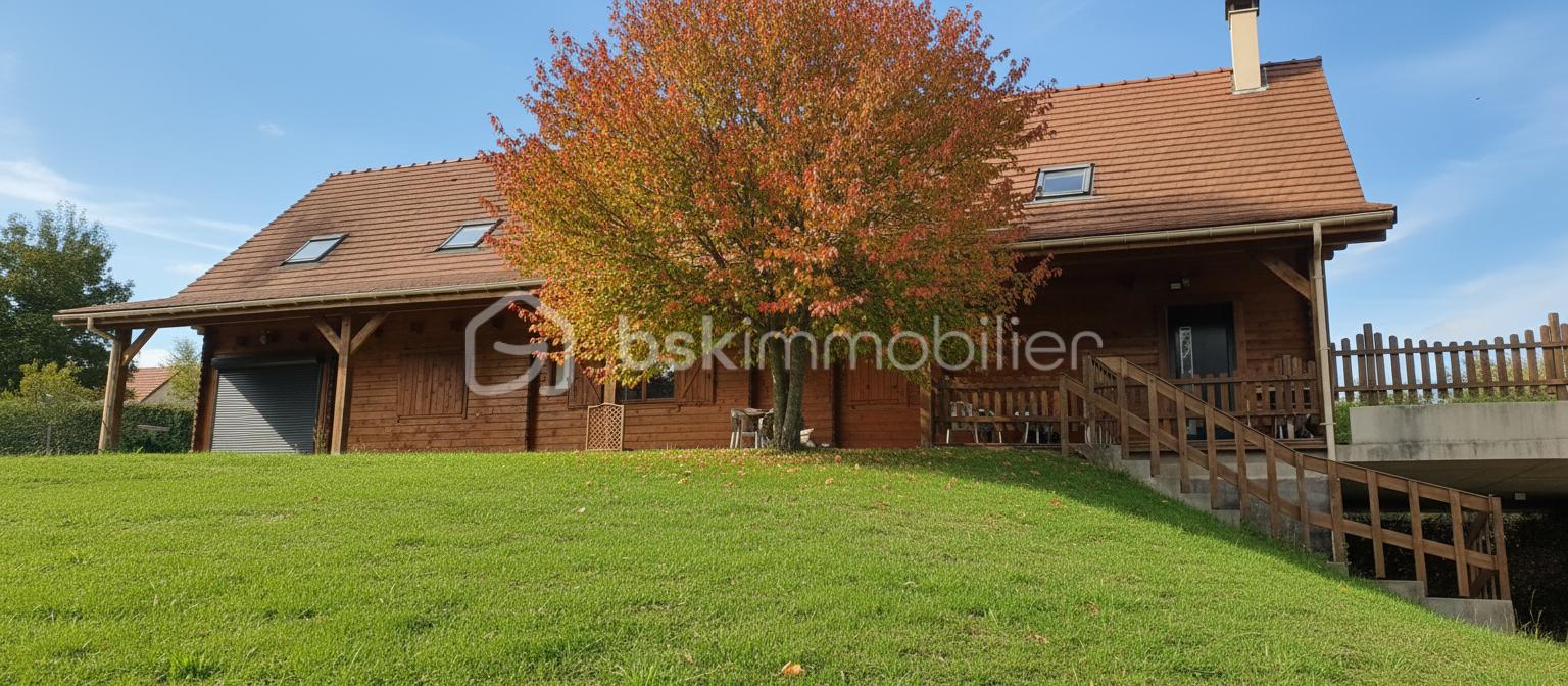 Chalet de 200 m² - facade automnale.png