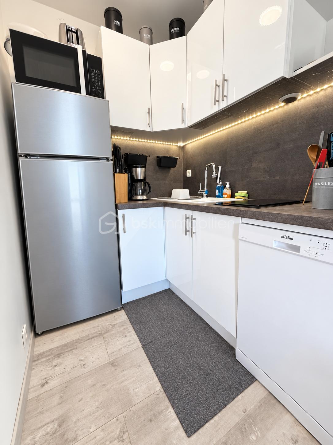 Cuisine scandinave moderne et lumineuse.png