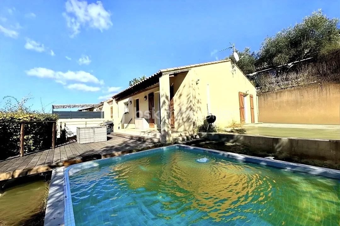 Villa de 90 m² - hoqi-994ba7507a5c4777bf7a7146a32f979c.jpg