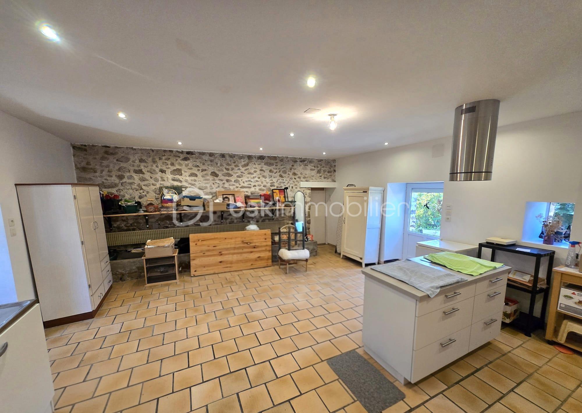 Maison en pierre de 195 m² - IMG-20251015-WA0010.jpg