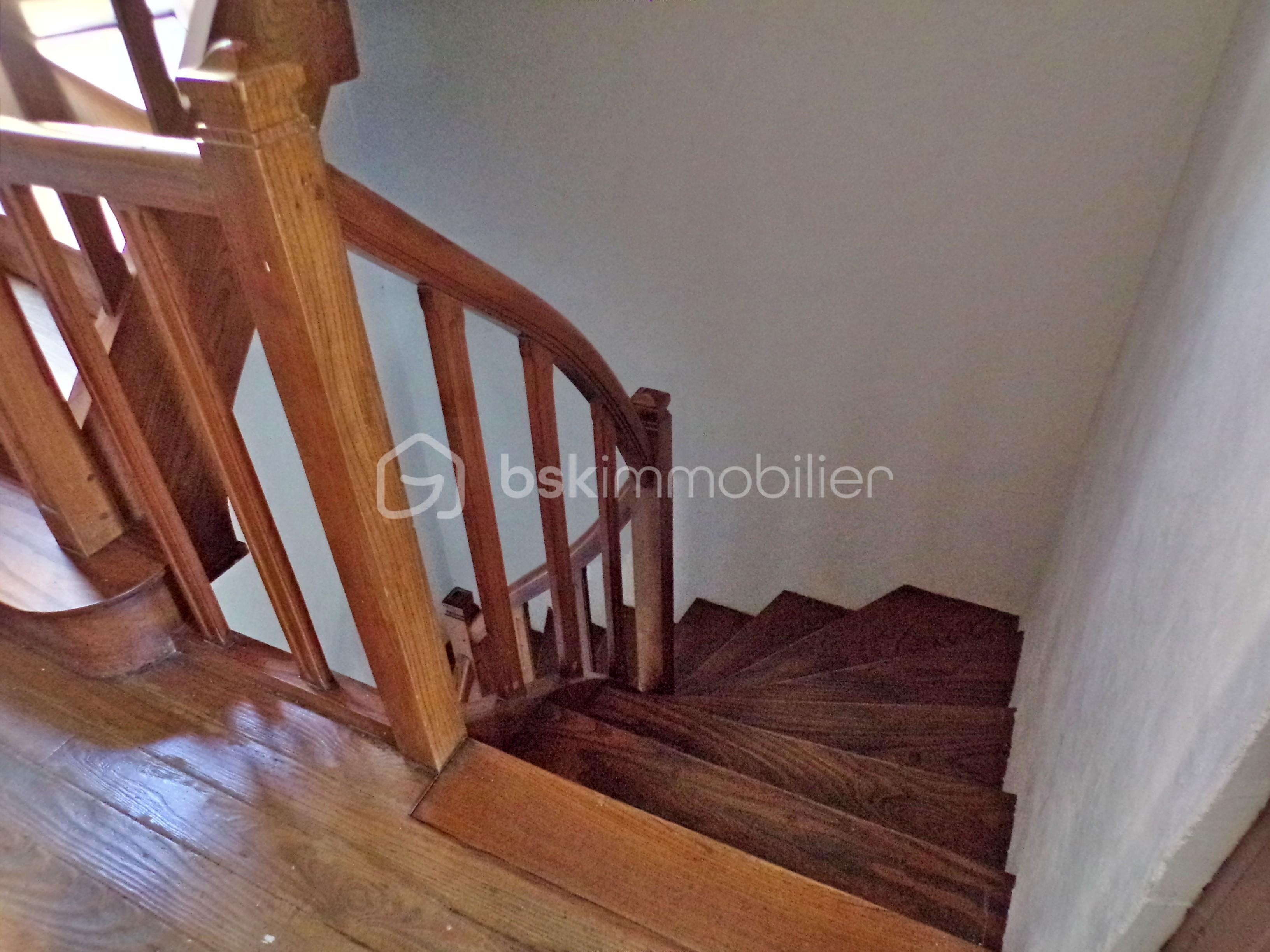 Maison de village de 119 m² - Accès 1er.JPG