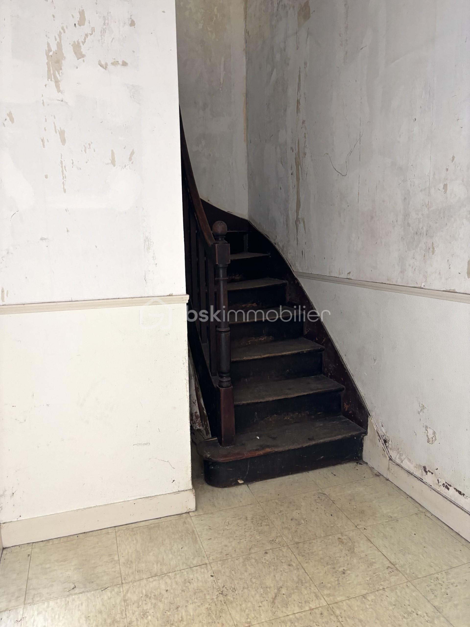 Immeuble de 44,40 m² - escalier.jpg