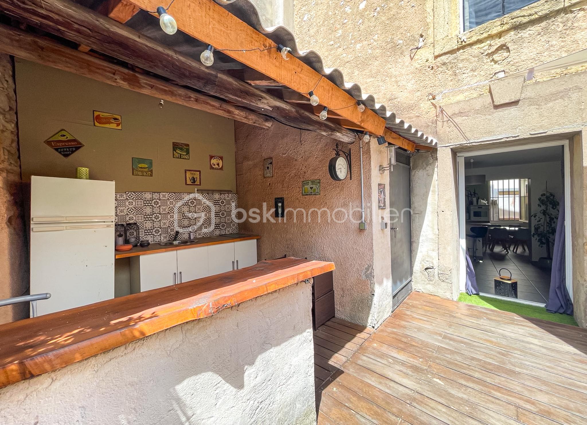 appartement-t4-cournonterral-cour-privee-cuisine-ete-02.jpg