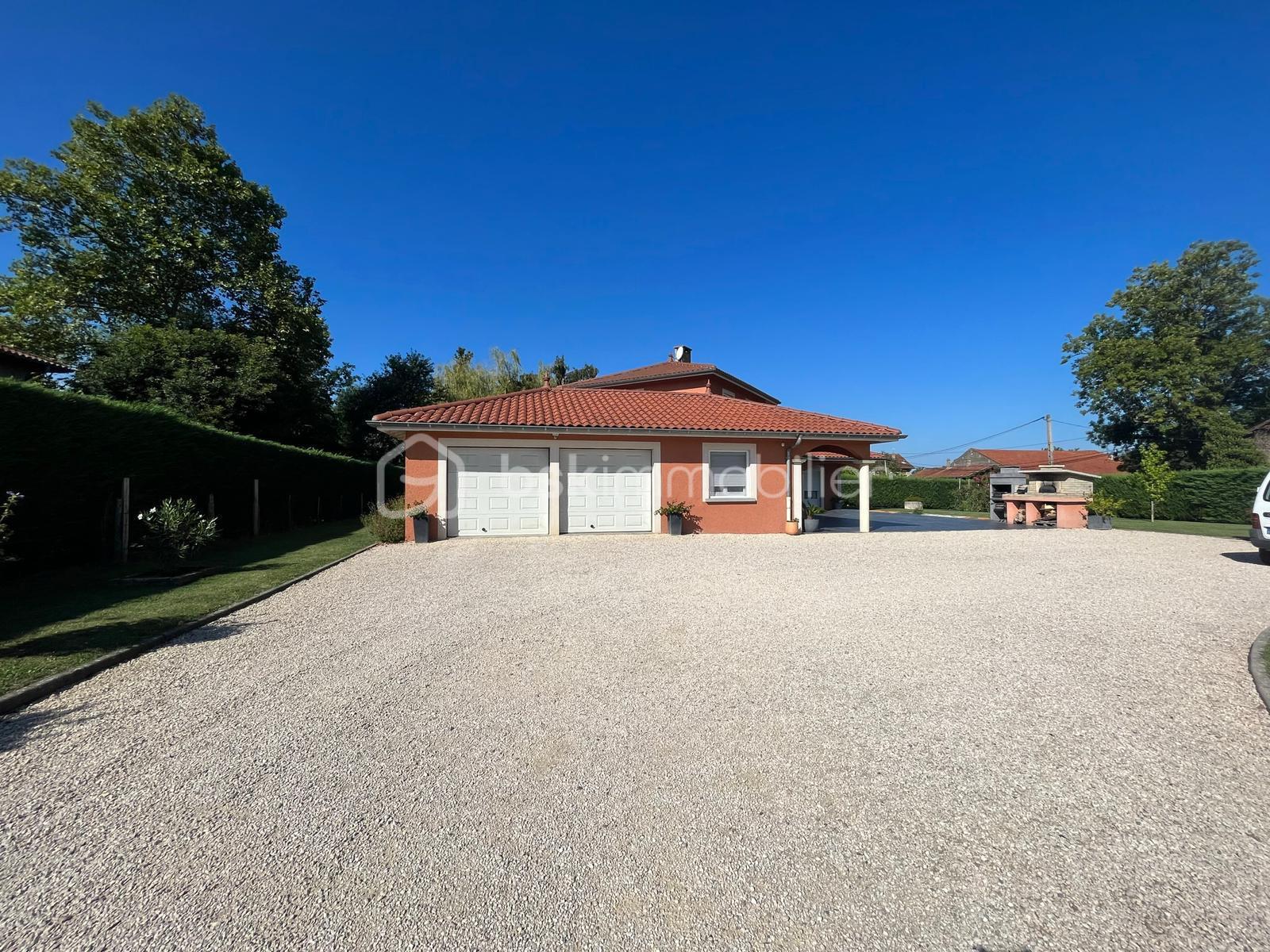 Maison traditionnelle de 141 m² - double garage.jpeg