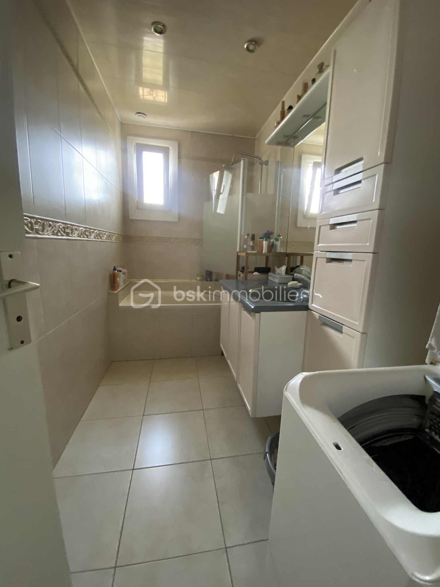 Maison traditionnelle de 107 m² - dcad65dd-9a7e-4e06-a3e1-118a8c2f3672.jpg