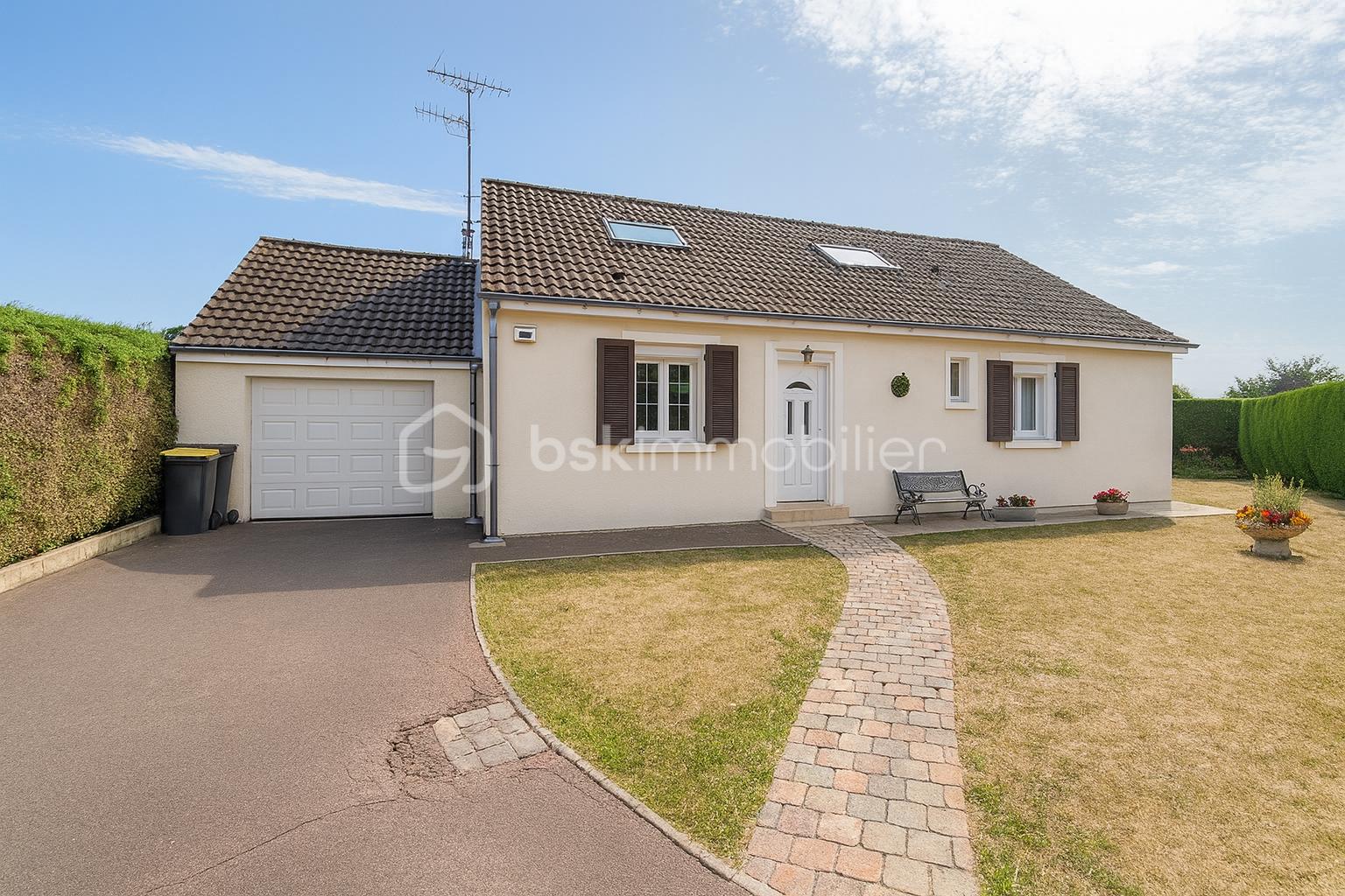 Maison traditionnelle de 107 m² - facade propre IA.png